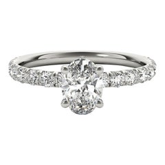 Solitario oval y pavé de 3,20 quilates certificado por GIA  Anillo de diamantes