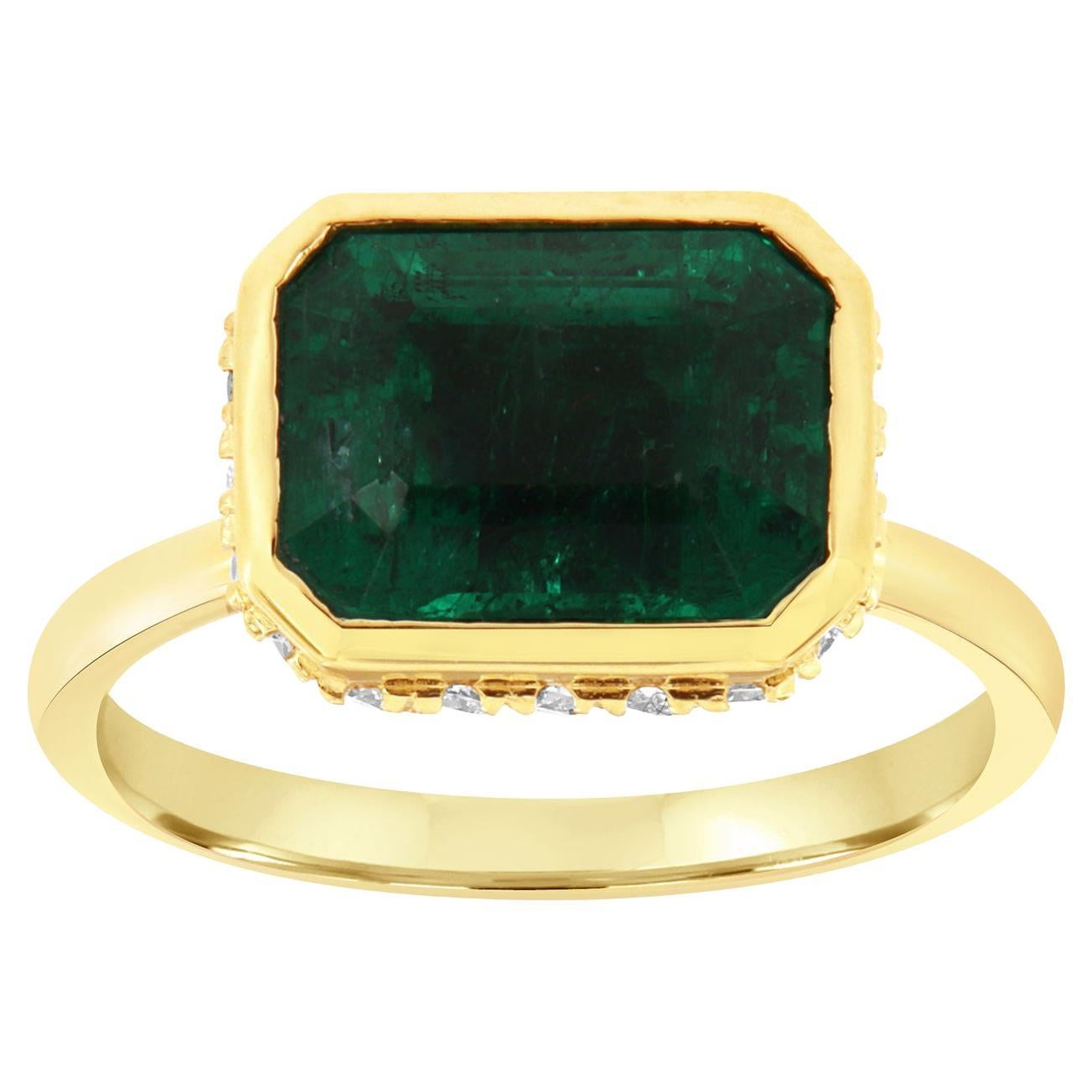 GIA Certified 3.23 Carat Green Emerald 18k Yellow Gold Diamond Ring For Sale