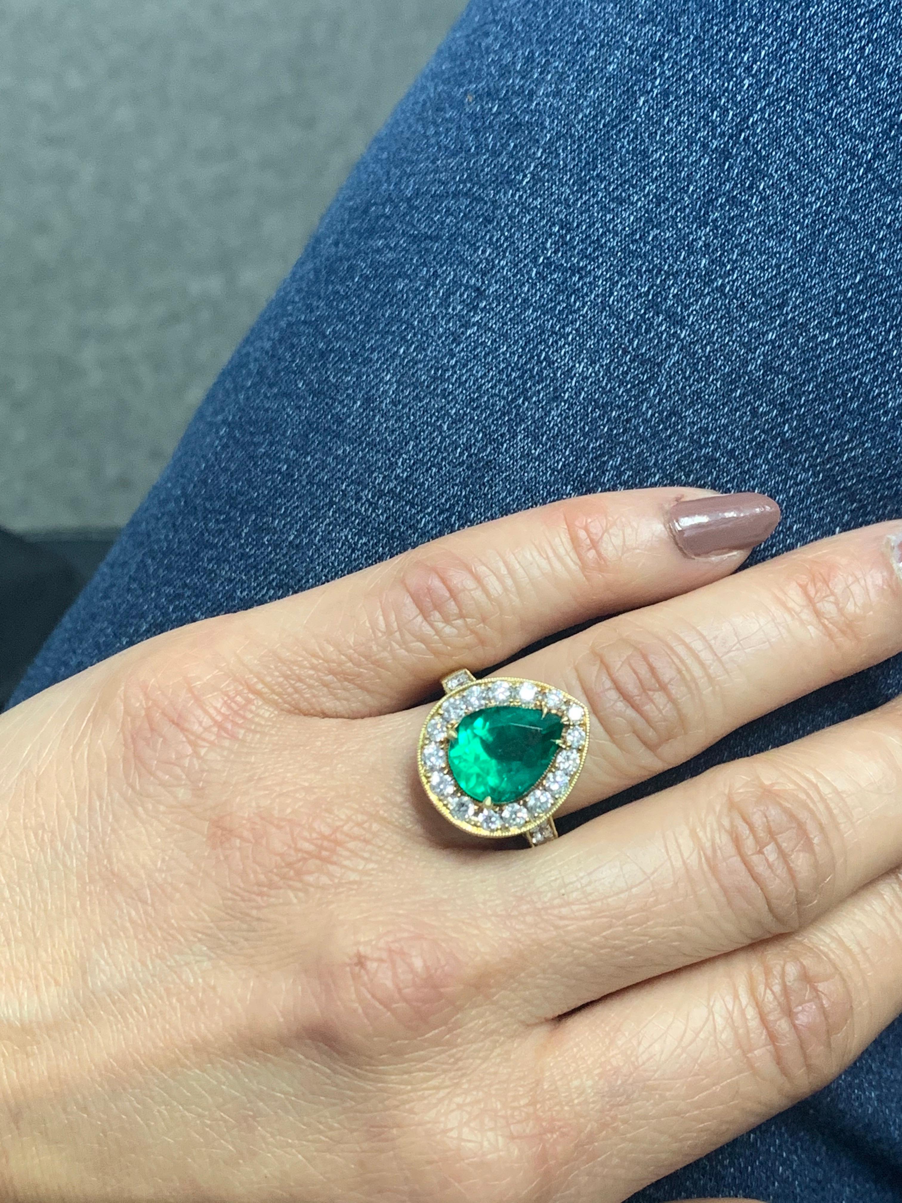 Women's GIA Certified 3.25 Carat Colombian Emerald and Diamond Engagement Ring For Sale