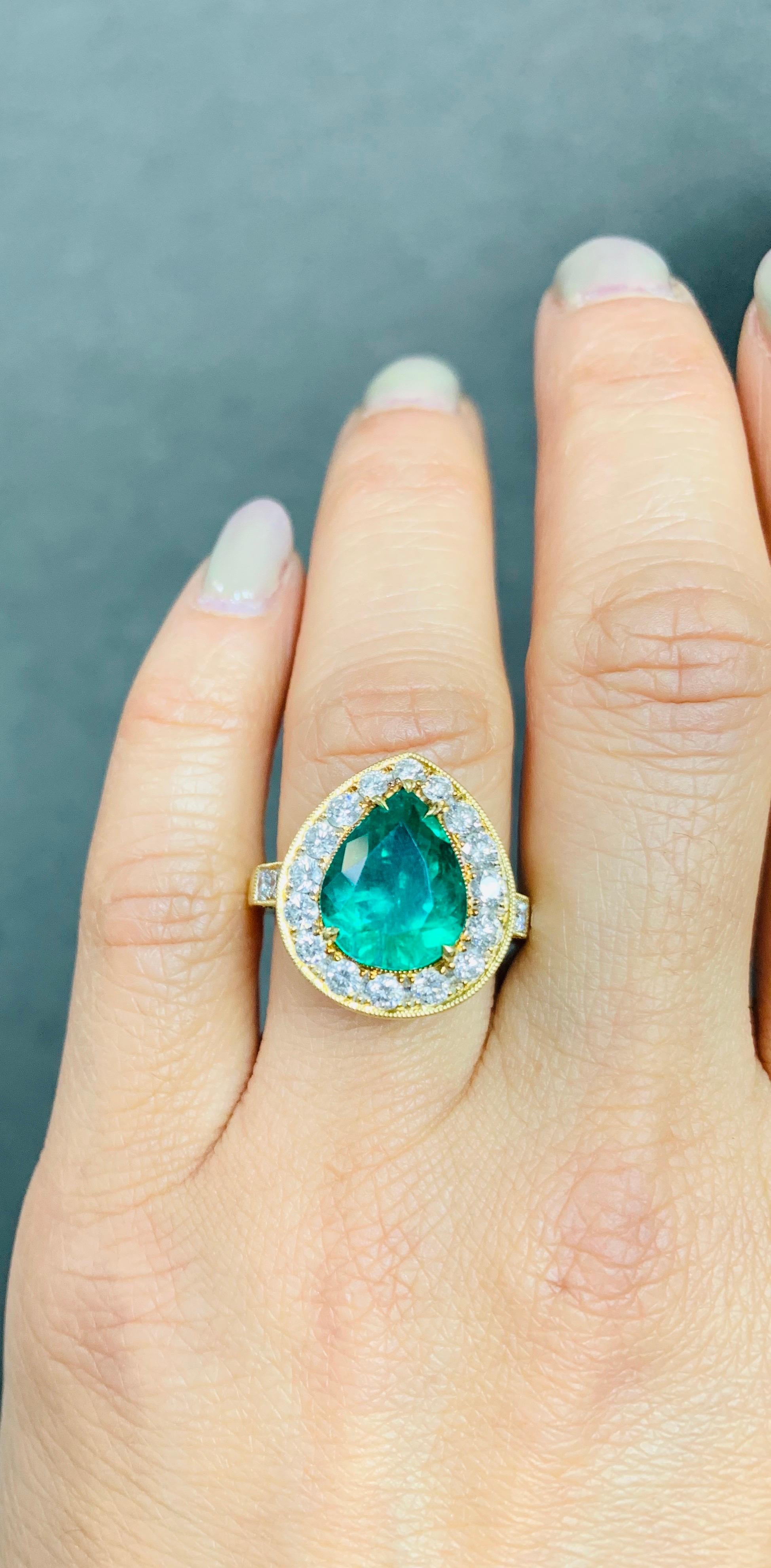 GIA Certified 3.25 Carat Colombian Emerald and Diamond Engagement Ring For Sale 1