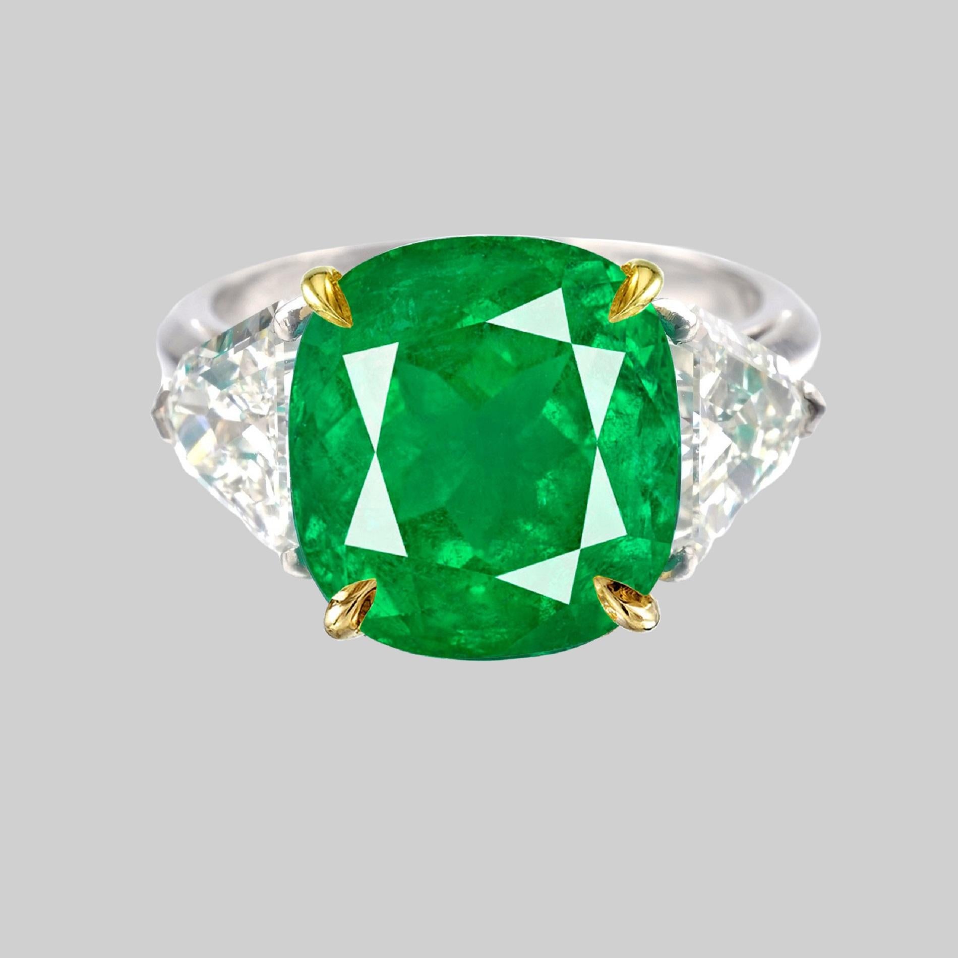 Modern COLOMBIAN GIA Certified 3.25 Carat Cushion Green Emerald Trillion Diamond Ring For Sale