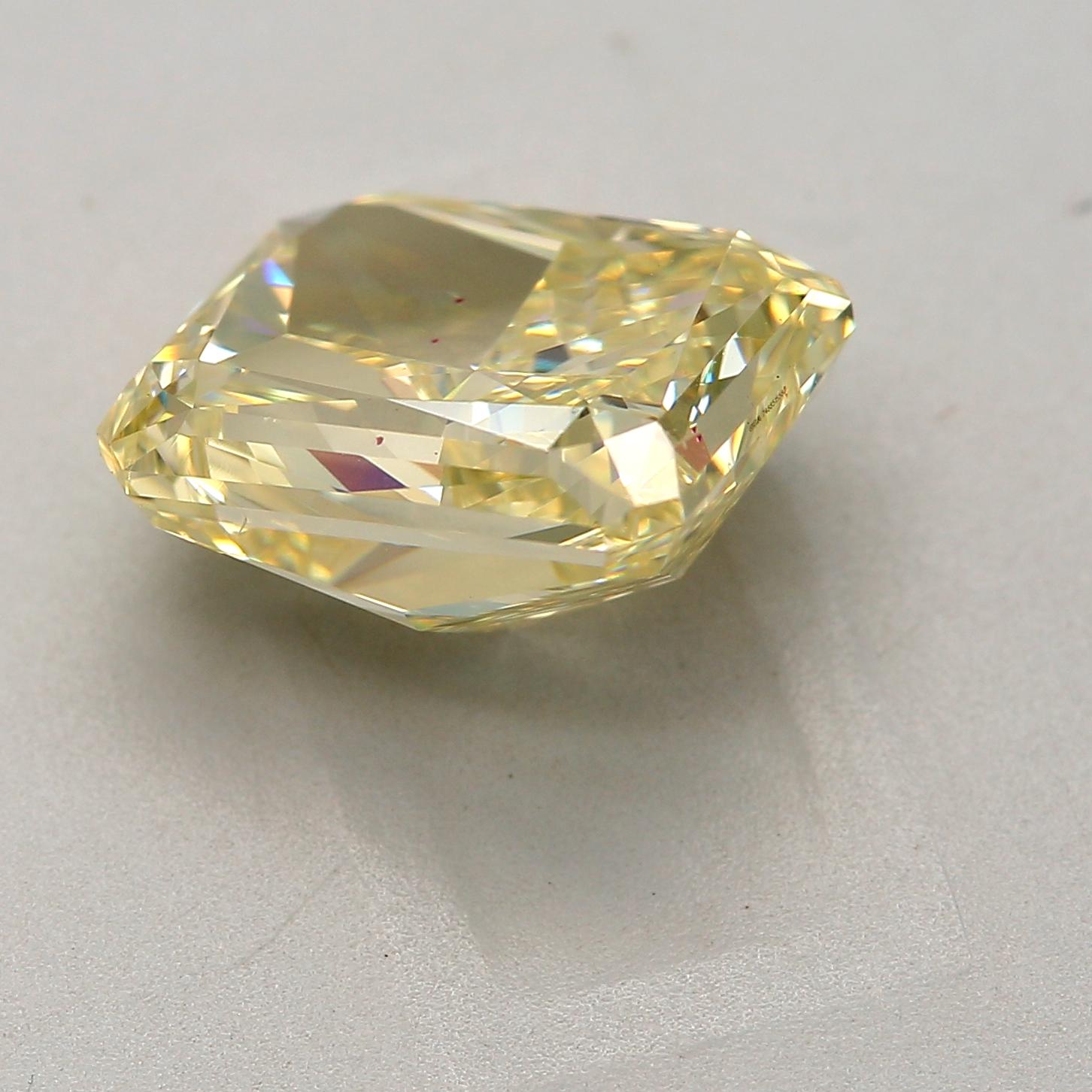 GIA Certified 3.26 Carat Light Greenish Yellow VS2 Clarity Diamond In New Condition For Sale In บางรัก, TH