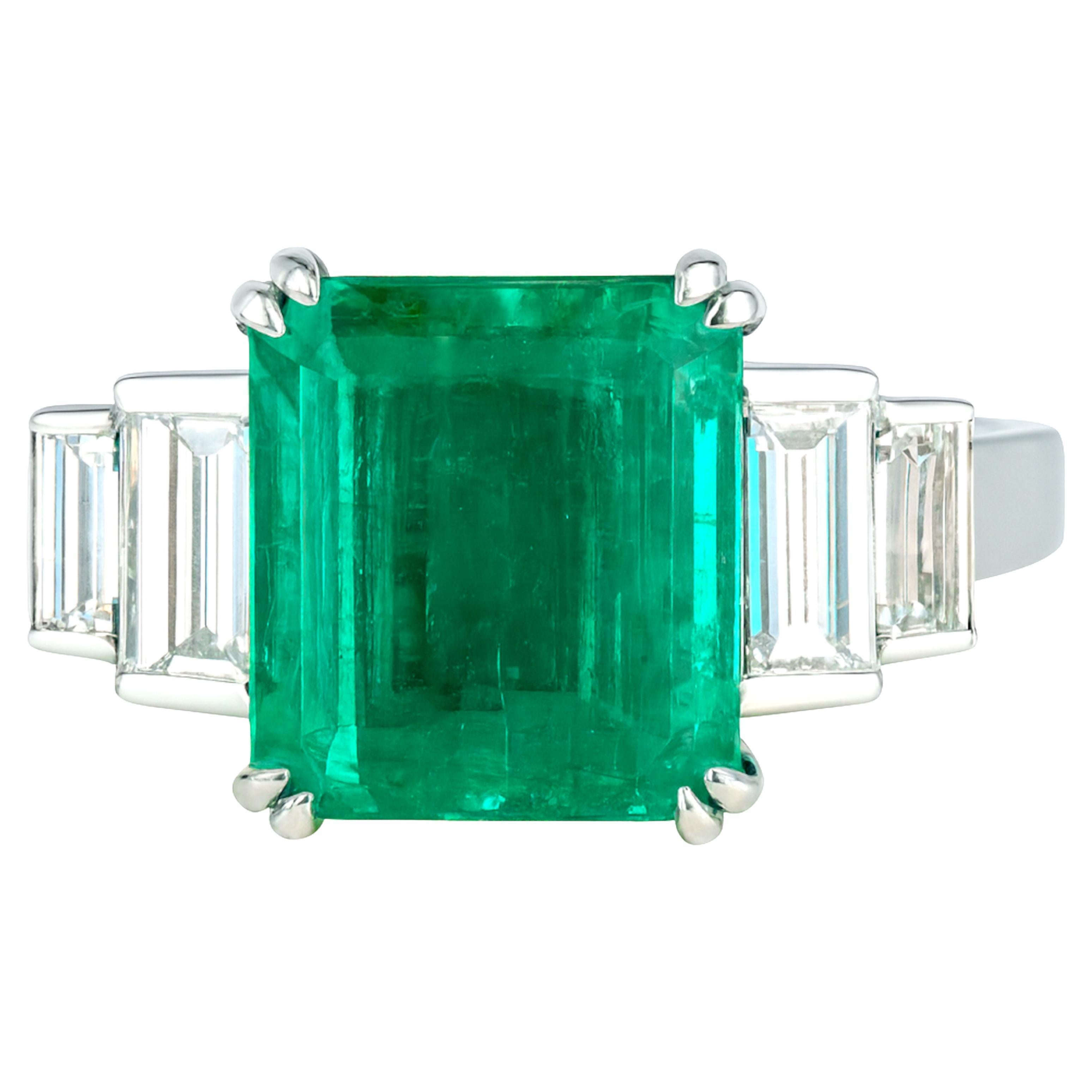 GIA Certified 3.27 Carat Colombian Emerald & Diamond Platinum Five-Stone Ring (bague à cinq pierres en platine certifiée GIA) en vente