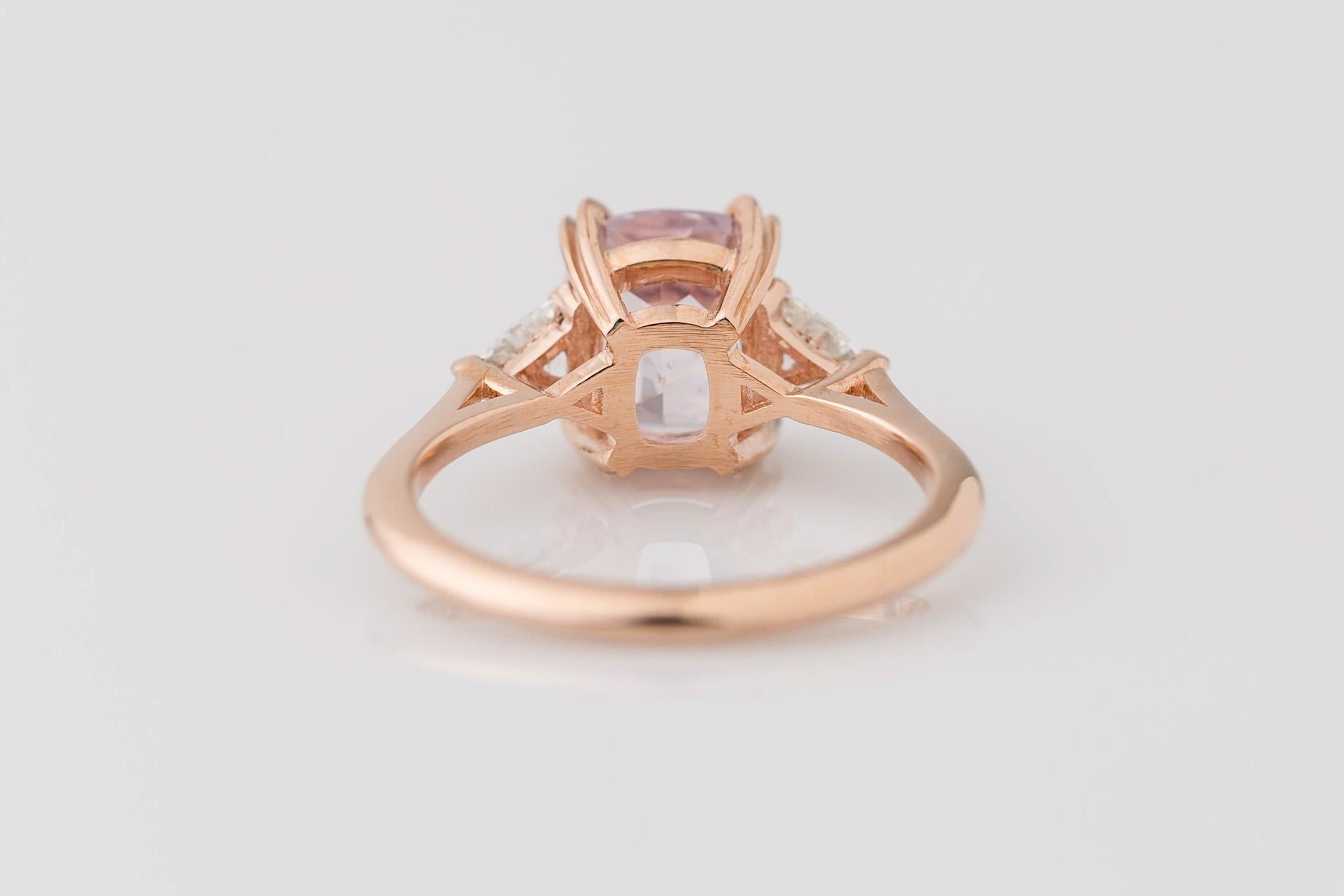 GIA Certified 3.28 Ct. Natural Light Purple Sapphire Diamond Engagement Ring In New Condition For Sale In Los Angeles, CA