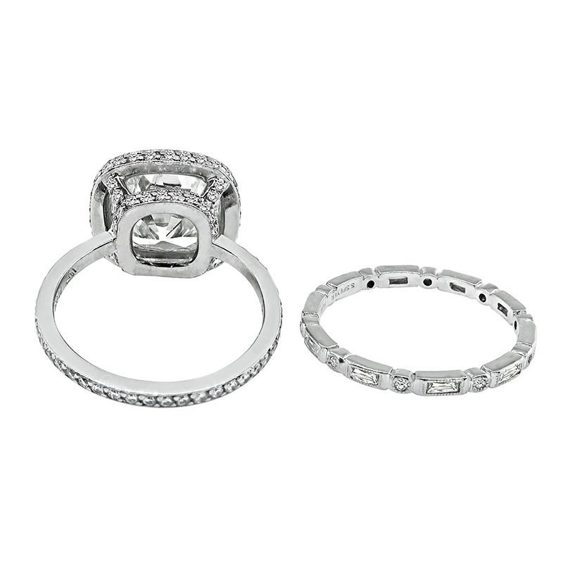Cushion Cut GIA Certified 3.28 Carat Diamond Engagement Ring and Wedding Band Set For Sale