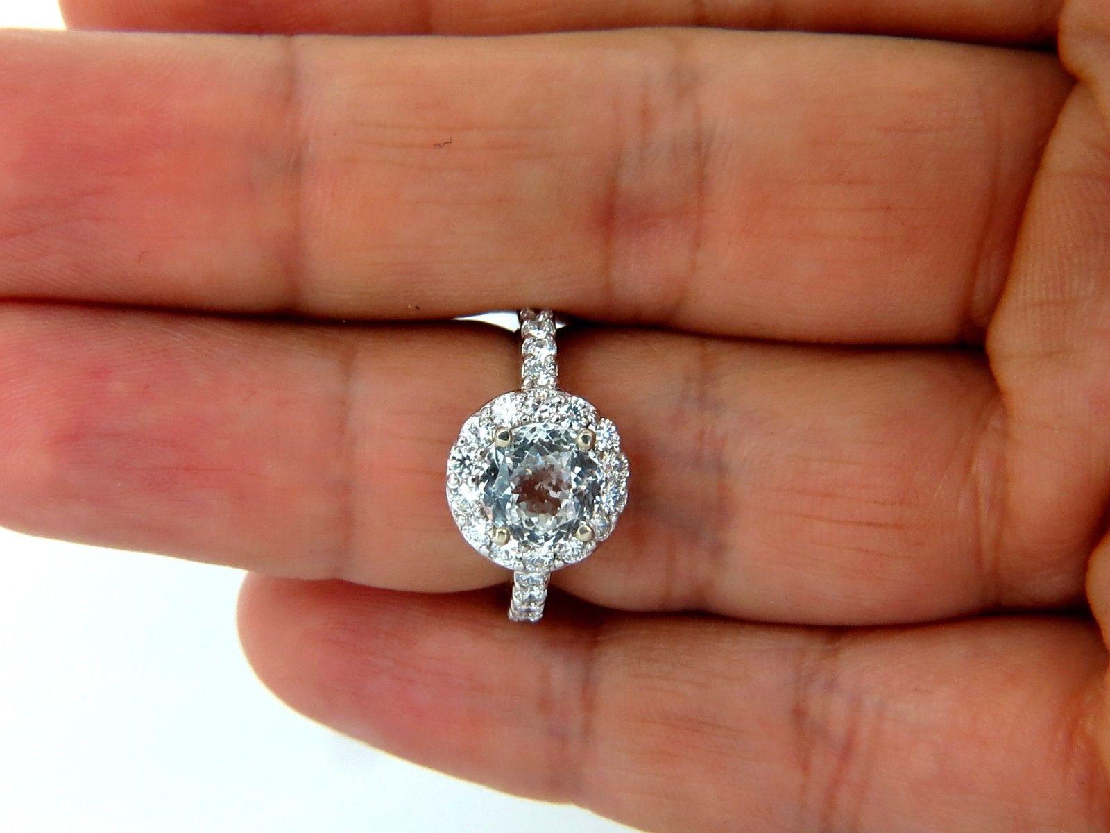 Taille ronde Bague halo prime en saphir blanc naturel de 3,28 carats et diamants de 14 carats certifiés par le GIA en vente