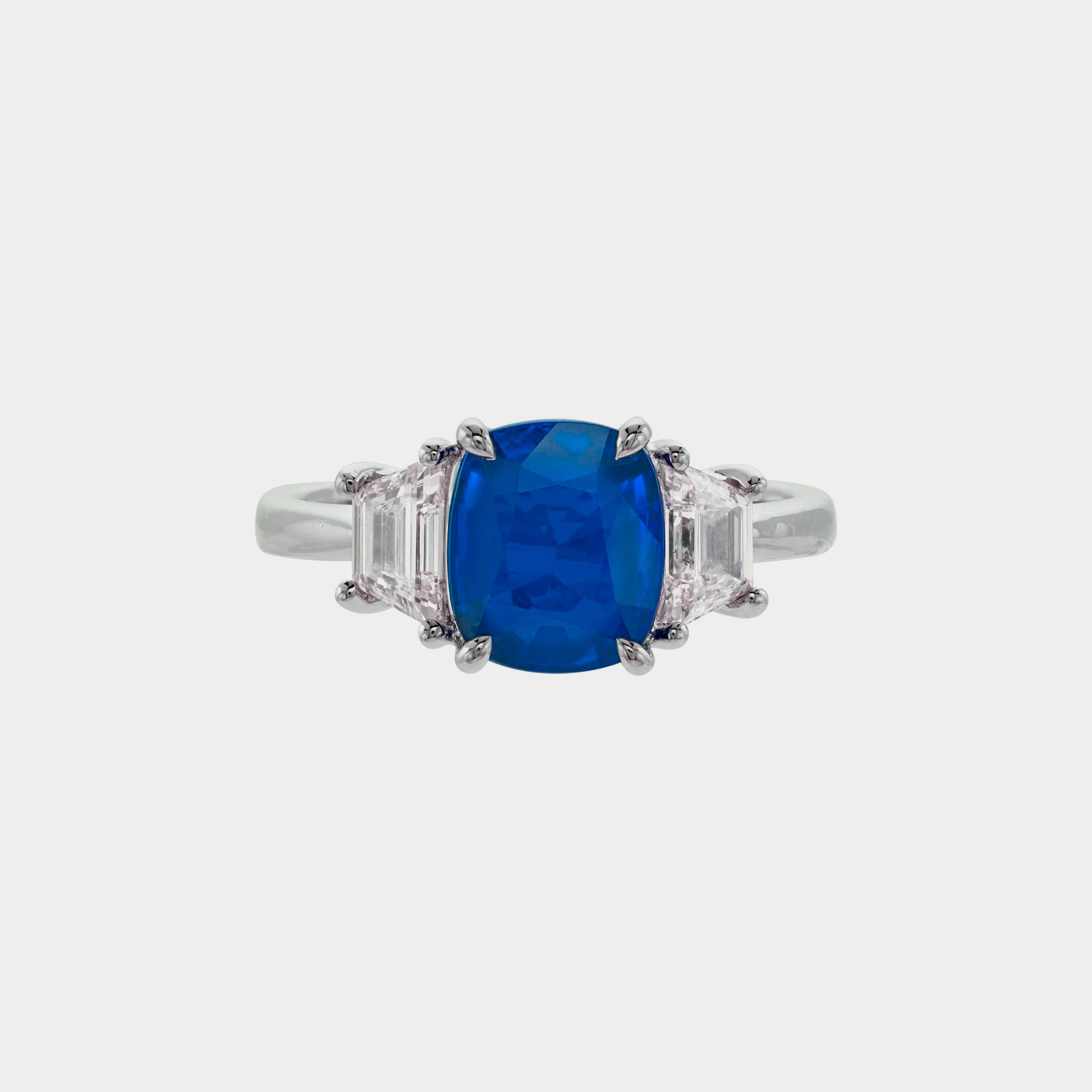 GIA-zertifizierter 3.29 Karat  Saphir-Diamant-Platin-Ring (Kissenschliff) im Angebot