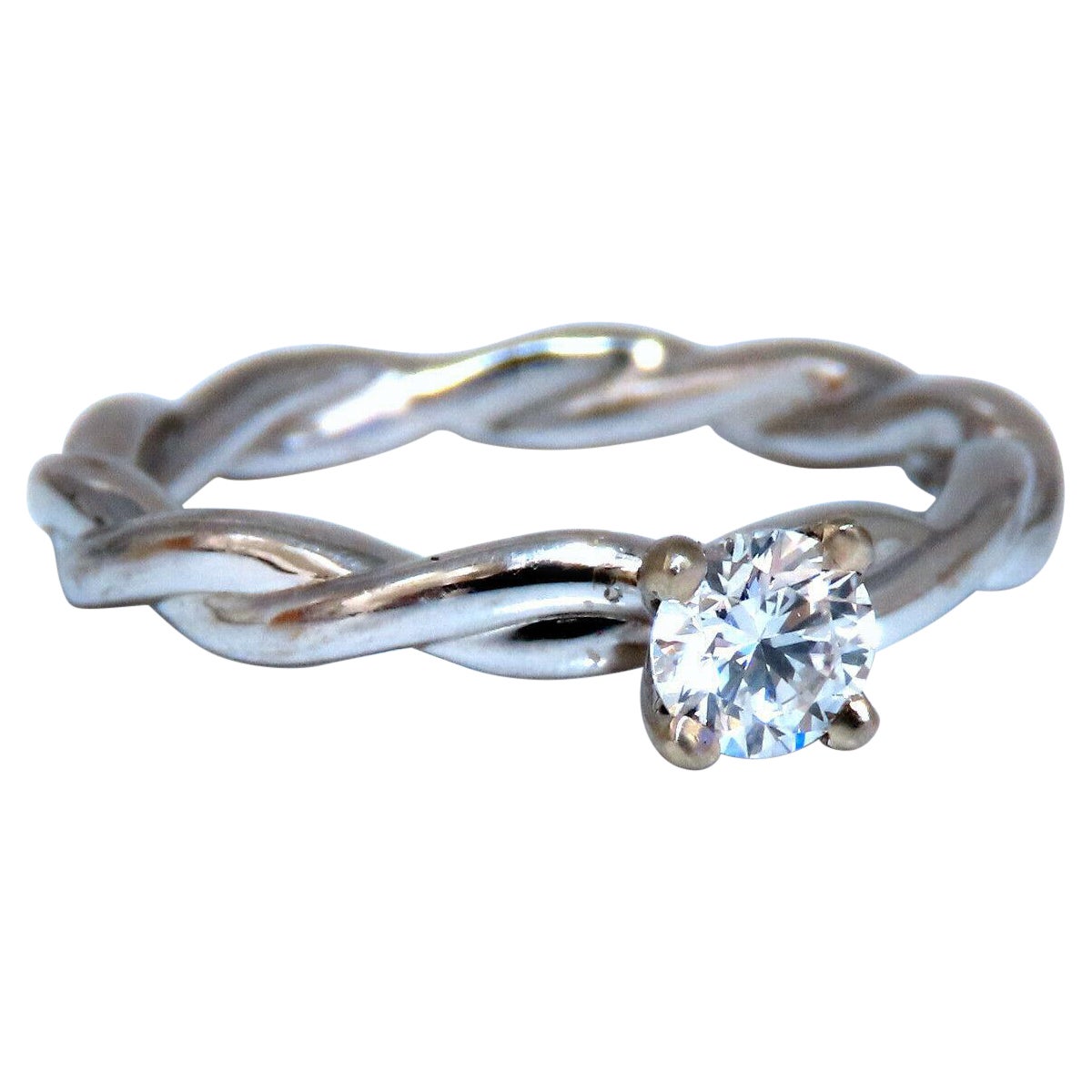 GIA certified .32ct Round Diamond Ring 14kt Classic D/si1 Braid* For Sale