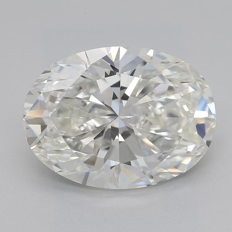 Realizzato a mano a New York, questo splendido anello con diamante affascina con una pietra centrale di eccezionale bellezza, con un diamante ovale di 3,30 certificato GIA, classificato I e VS1. Incastonato in un lussuoso platino, l'anello è stato