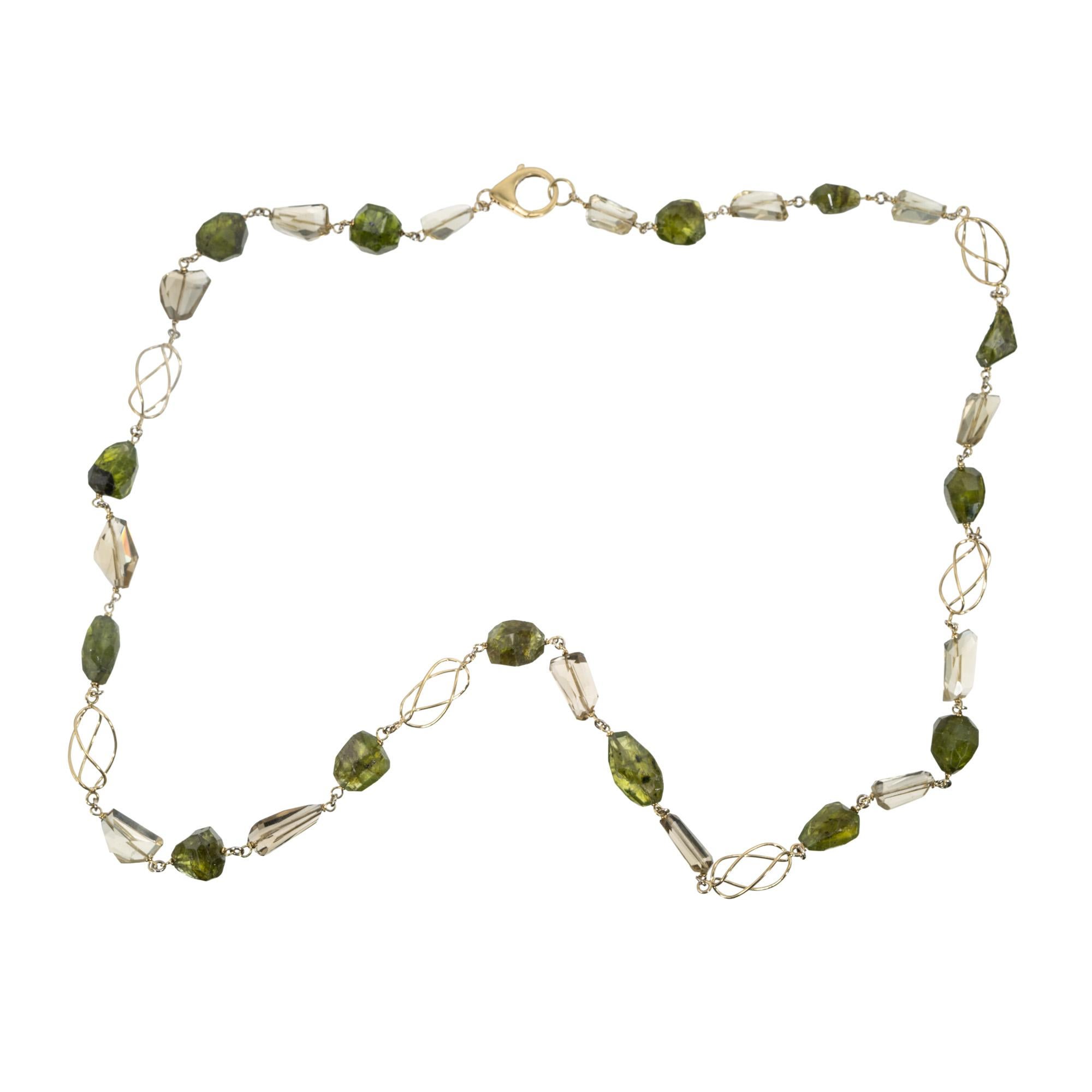 Non taillé Chaîne collier à perles en or de forme libre avec péridot et citrine de 330,00 carats certifiée par le GIA en vente