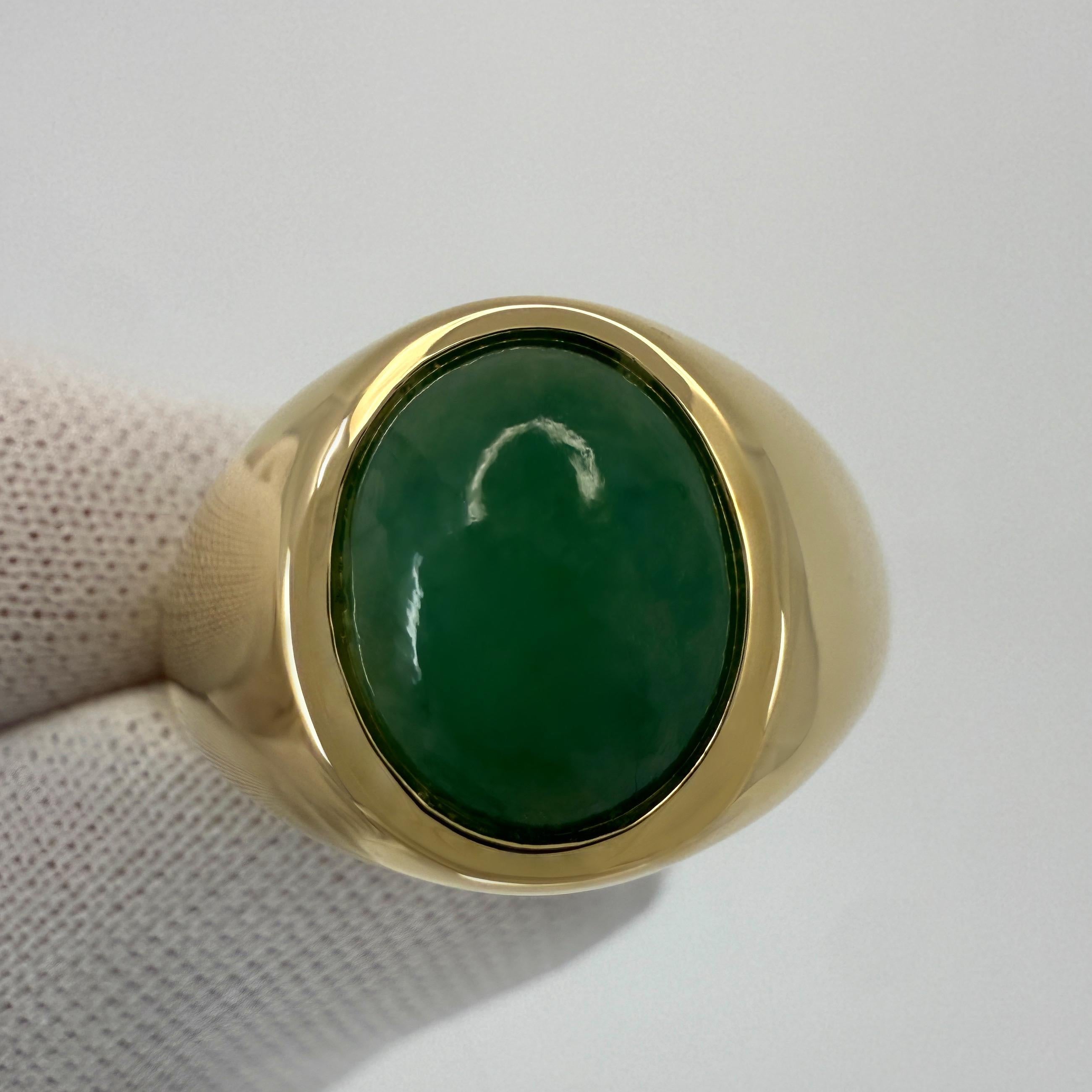 Taglio ovale Anello con sigillo in oro giallo 18k certificato GIA 3,30ct giadeite di grado A verde ovale in vendita