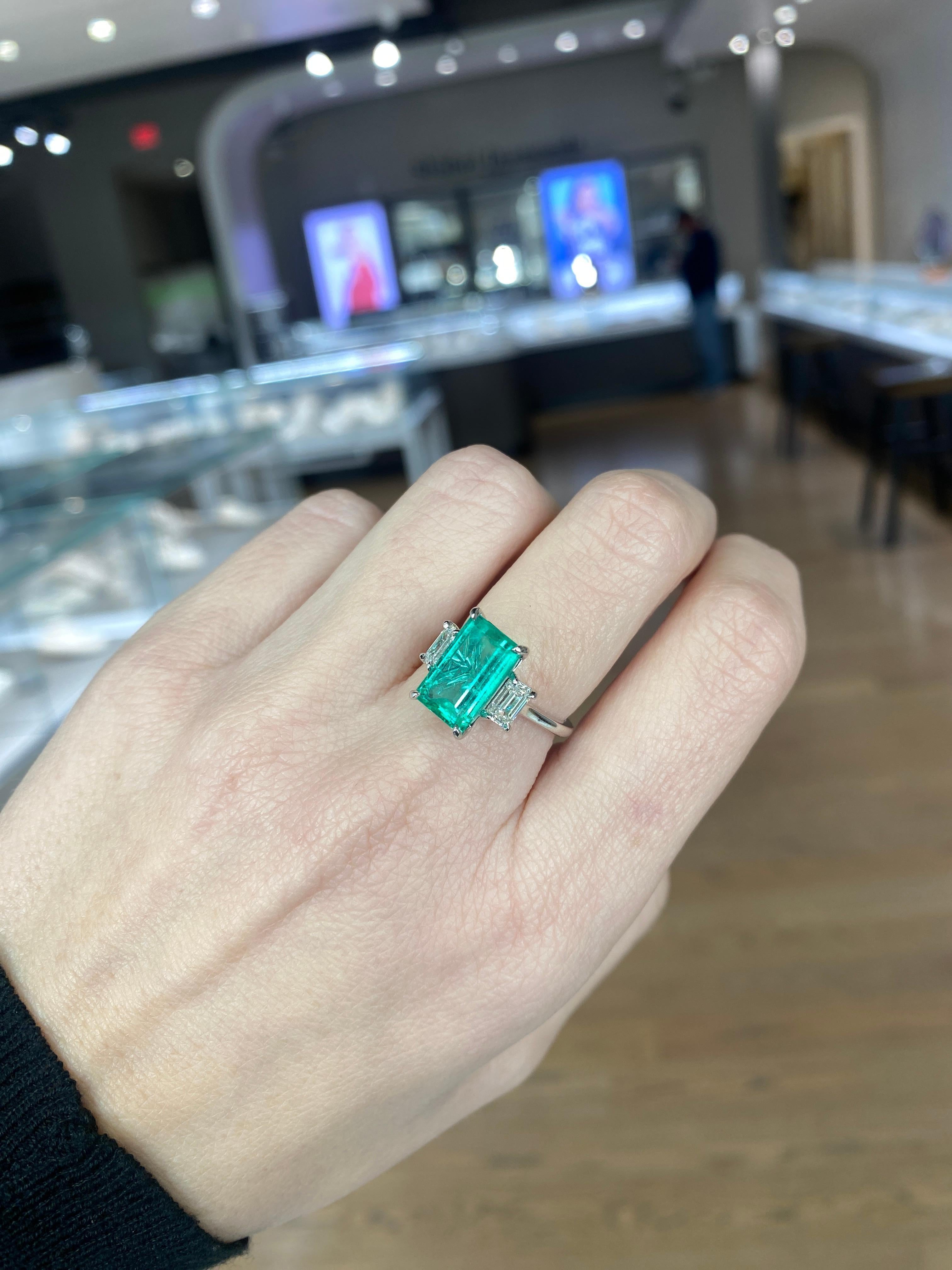 GIA Certified 3.32 Carat Octagonal Step Cut Colombian Emerald & Diamond Ring  For Sale 7