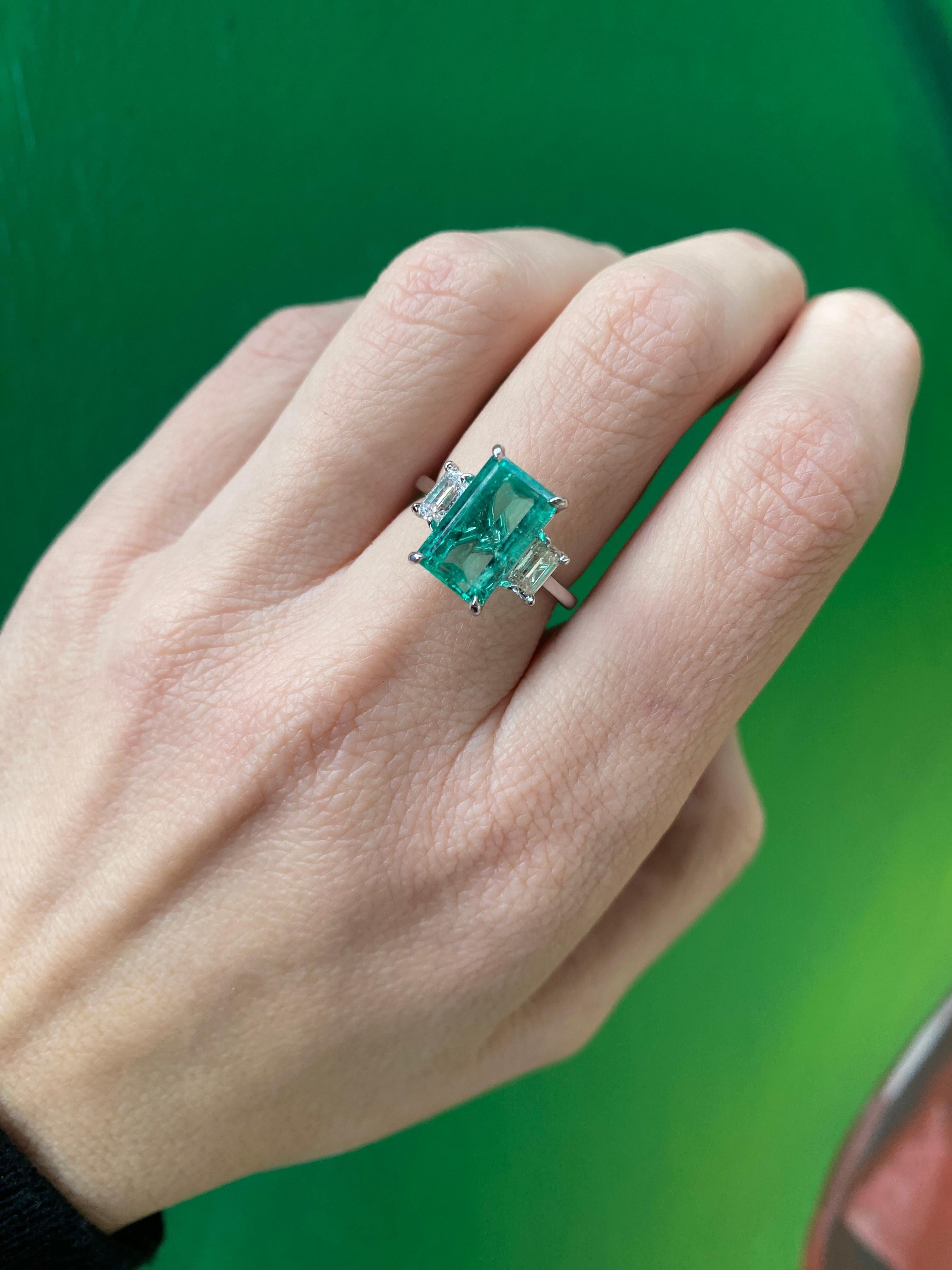 GIA Certified 3.32 Carat Octagonal Step Cut Colombian Emerald & Diamond Ring  For Sale 11