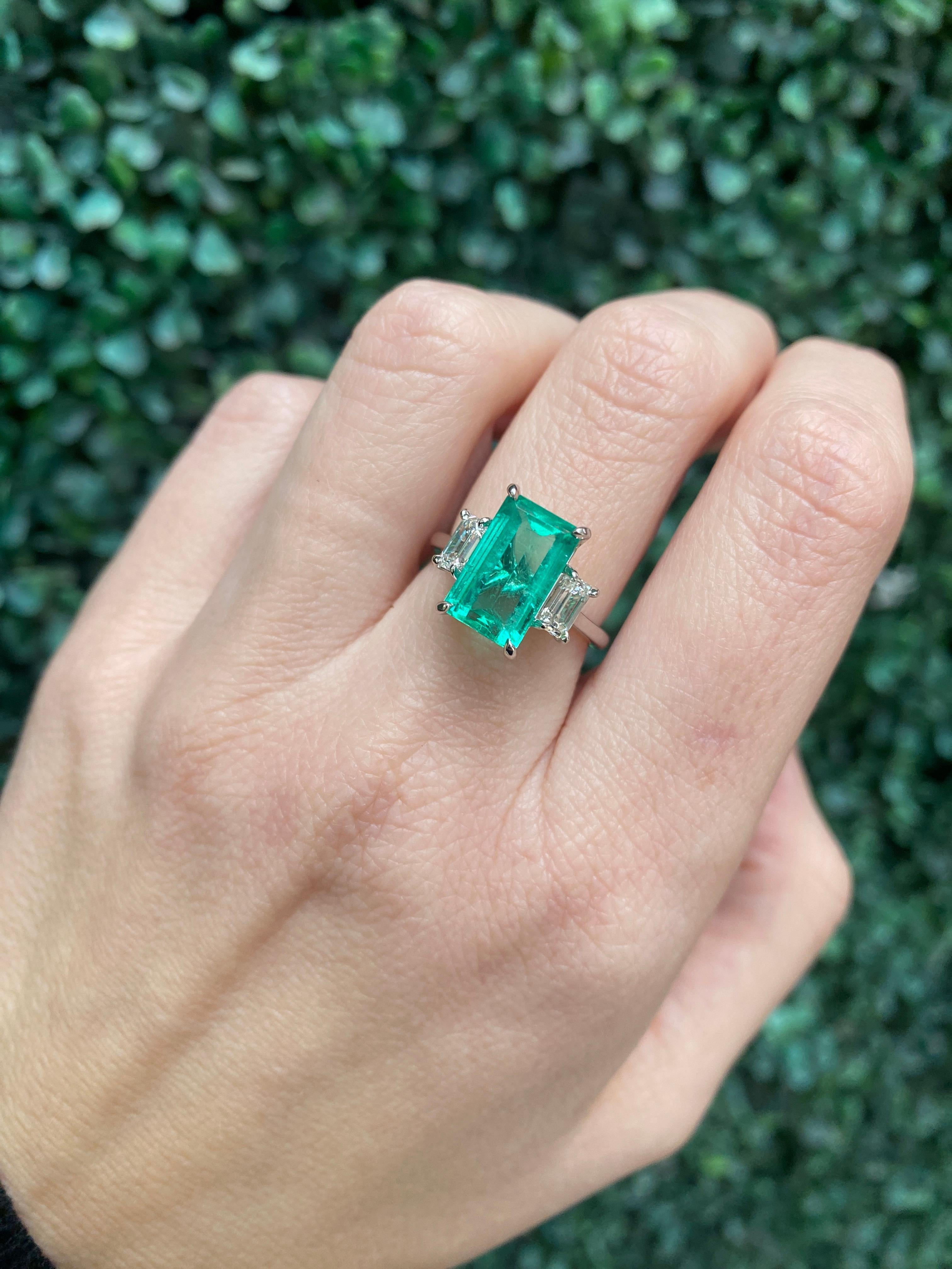 GIA Certified 3.32 Carat Octagonal Step Cut Colombian Emerald & Diamond Ring  For Sale 12