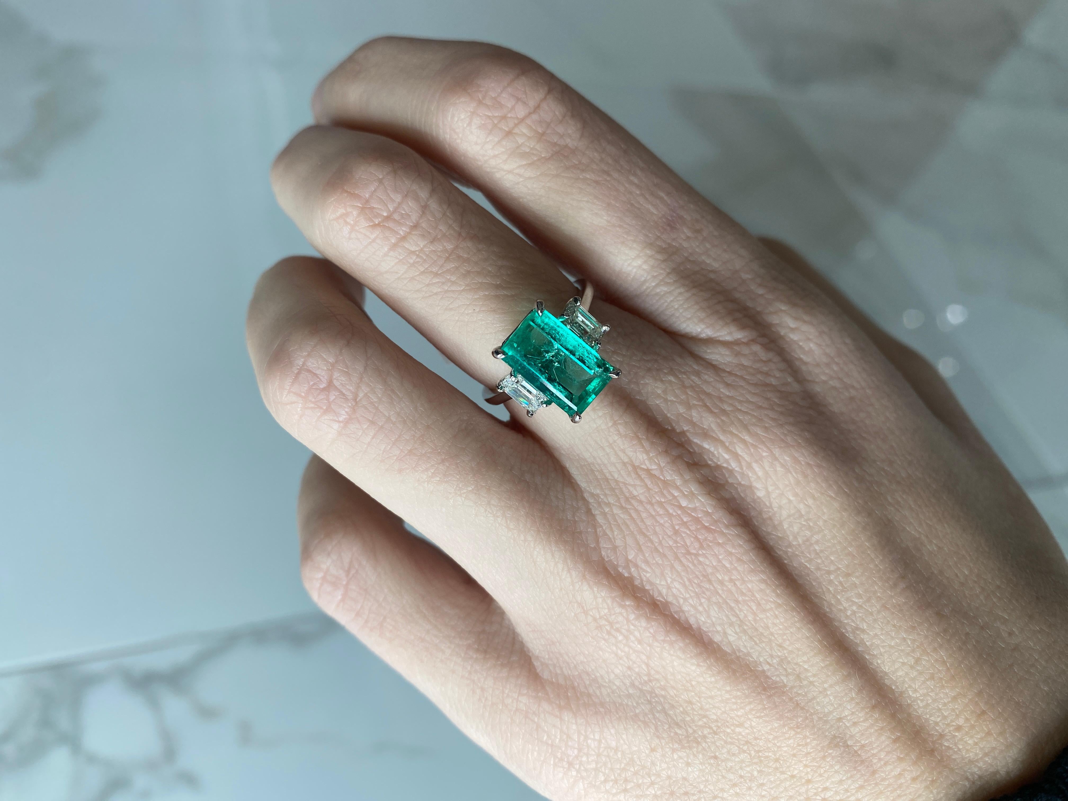 GIA Certified 3.32 Carat Octagonal Step Cut Colombian Emerald & Diamond Ring  For Sale 2