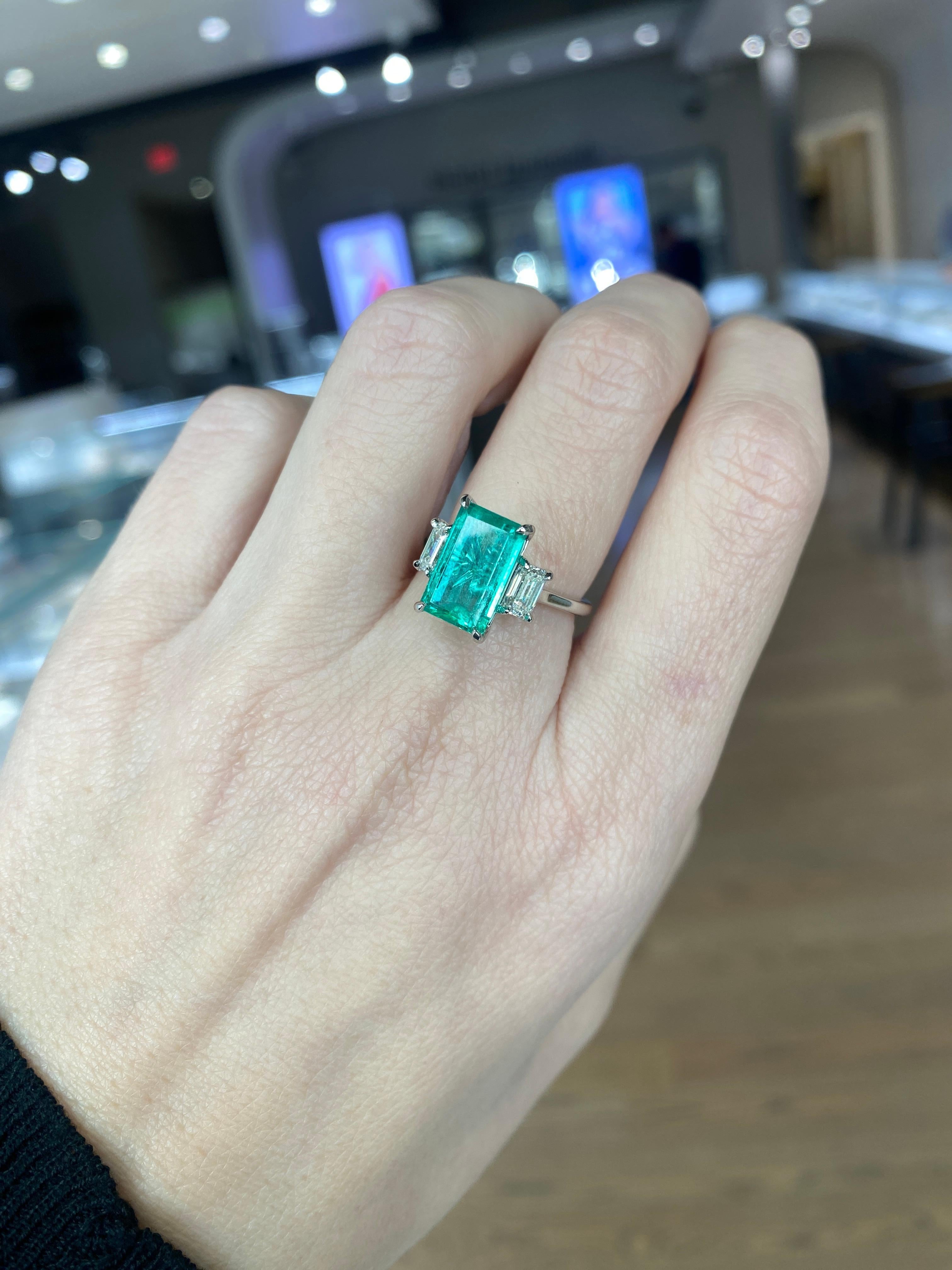GIA Certified 3.32 Carat Octagonal Step Cut Colombian Emerald & Diamond Ring  For Sale 4