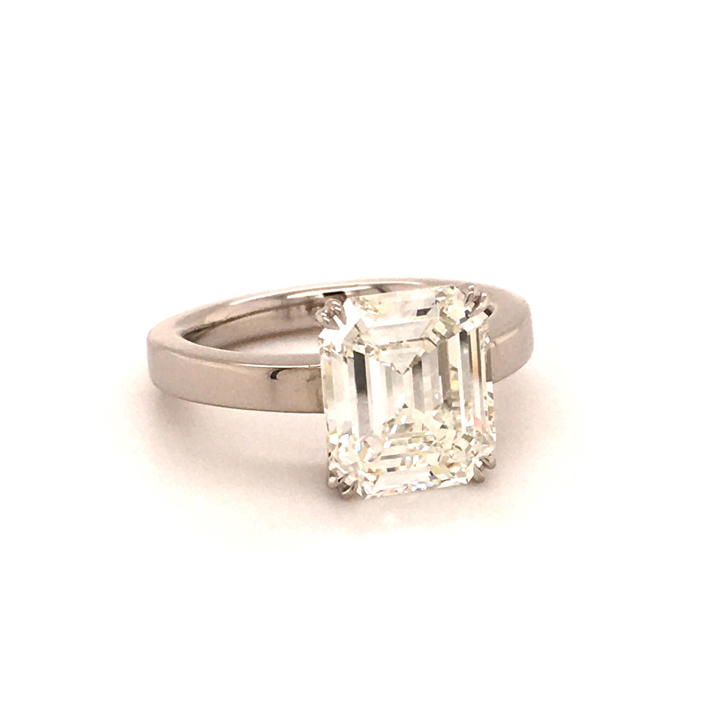 GIA-zertifizierter 3,37 Karat H-IF Diamantring mit Smaragdschliff (Zeitgenössisch) im Angebot
