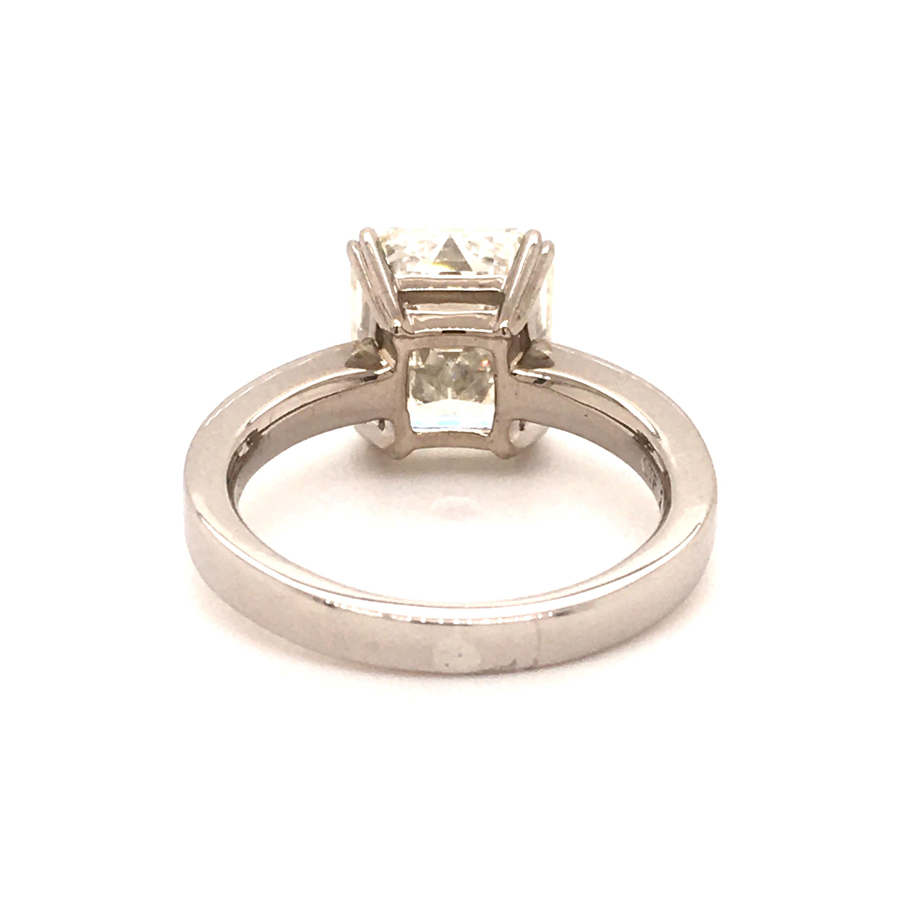 GIA-zertifizierter 3,37 Karat H-IF Diamantring mit Smaragdschliff im Angebot 4