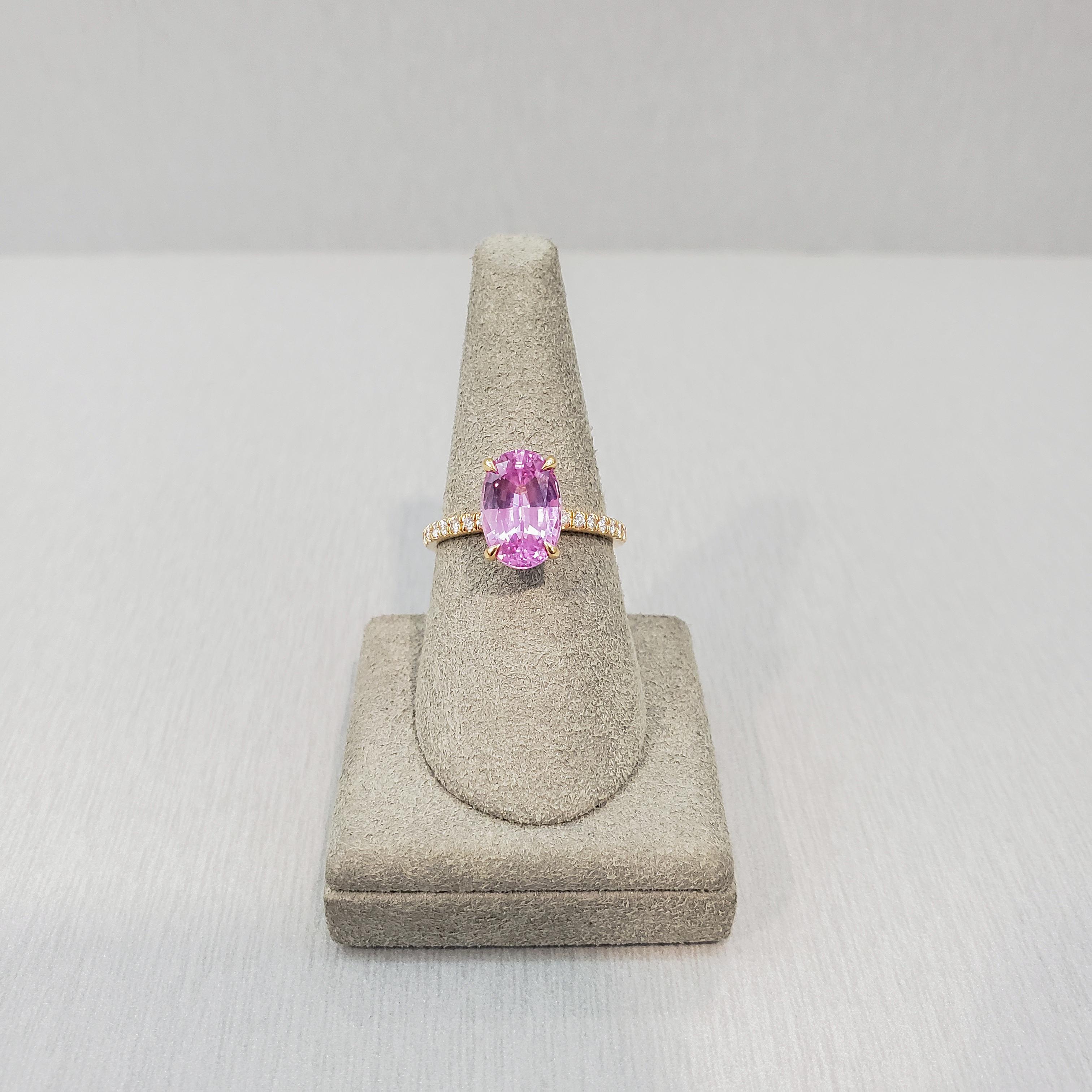GIA Certified 3.38 Carats Oval Cut Pink Sapphire & Diamond Pave Engagement Ring In New Condition For Sale In New York, NY