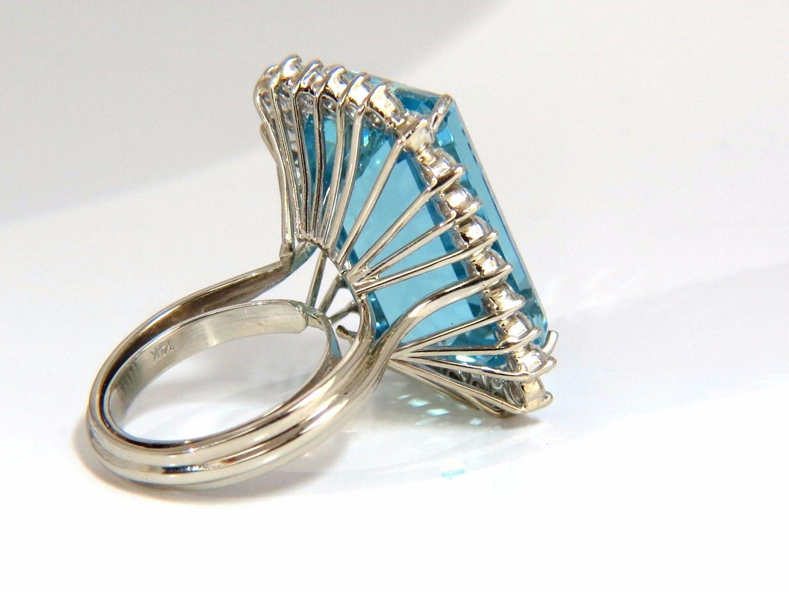 El azul aguamarina.

Certificado GIA 33,85 ct. Anillo de aguamarina natural

 Excelente claridad limpia

Talla escalonada octogonal (talla esmeralda).

Color Aqua Azul Vivo.

Destellos brillantes desde todos los ángulos

Transparencia