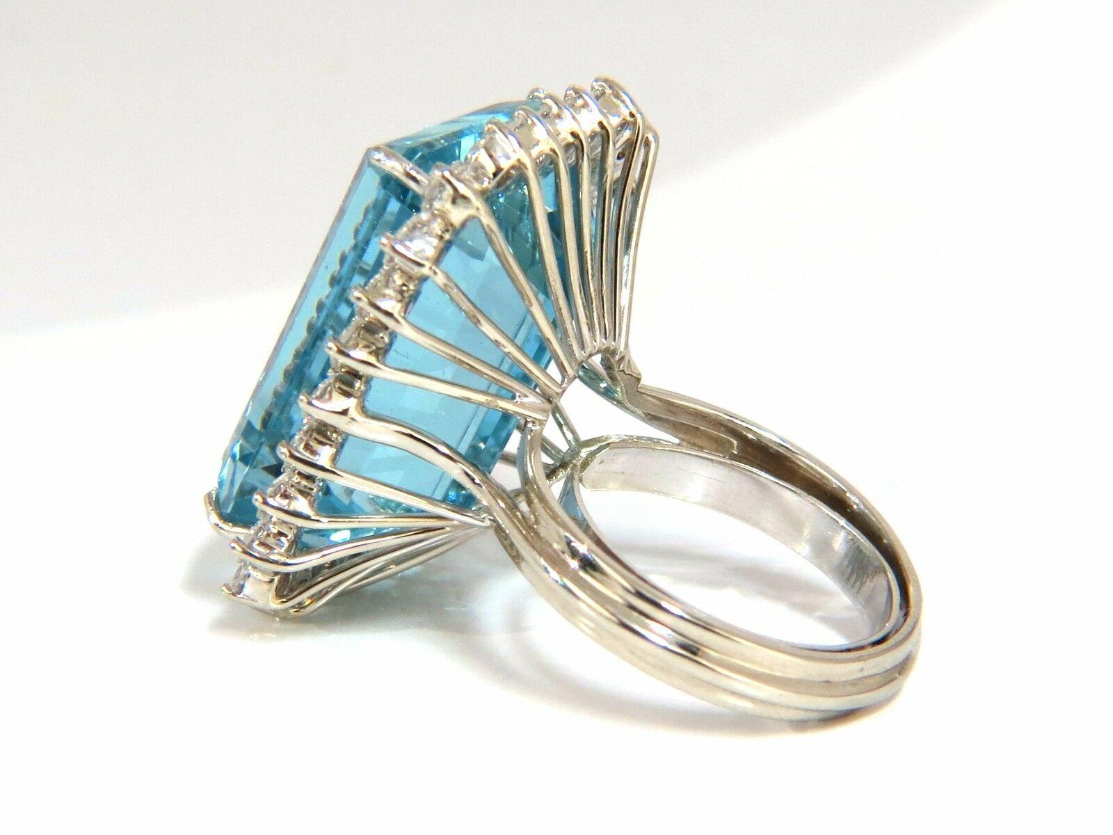 Taille émeraude GIA Certified 33.85ct Natural Blue Aquamarine Diamonds Ring 14kt en vente