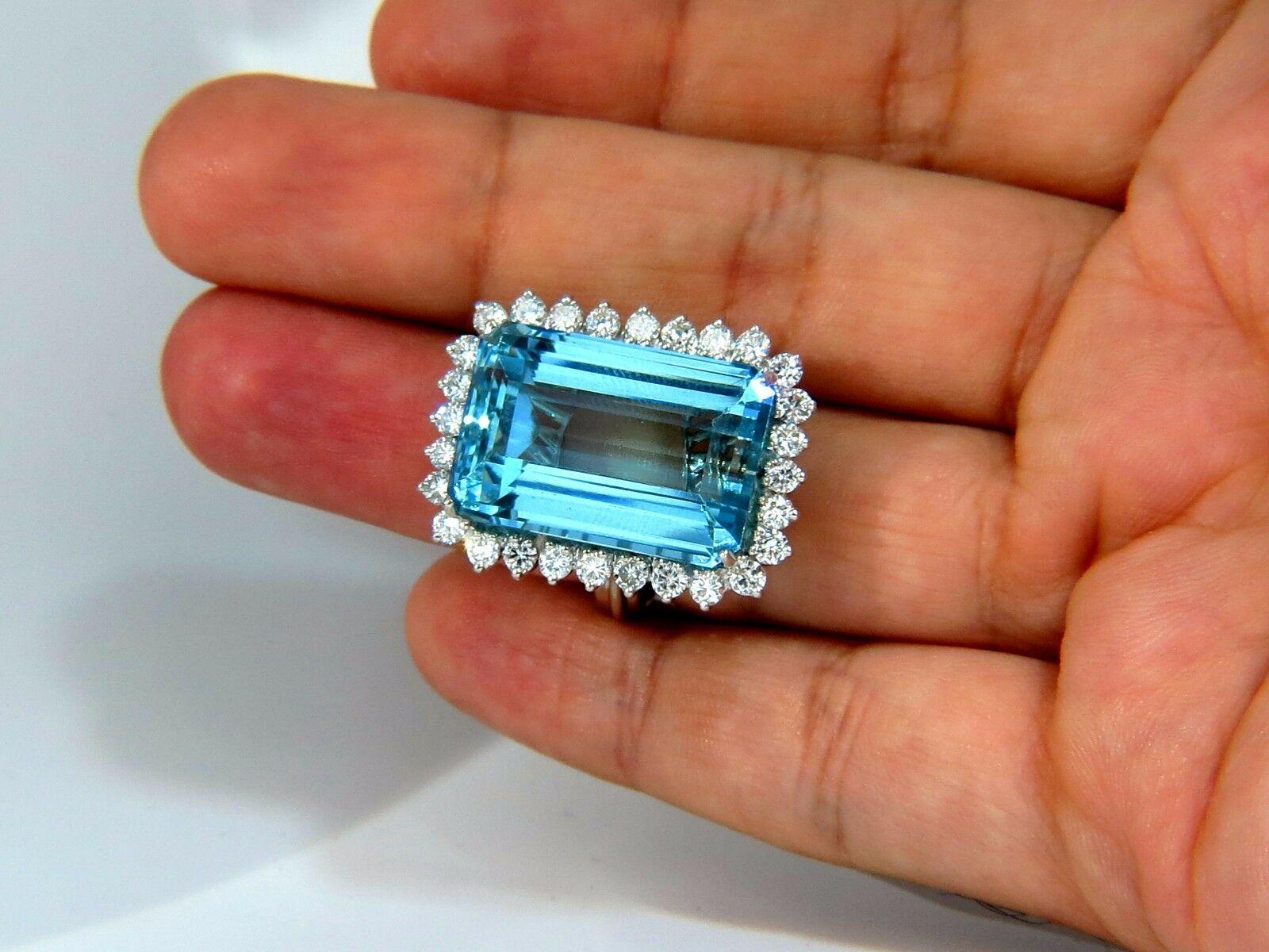 Femenino o masculino GIA Certificado 33.85ct Diamantes Aguamarina Azul Natural Anillo 14kt en venta