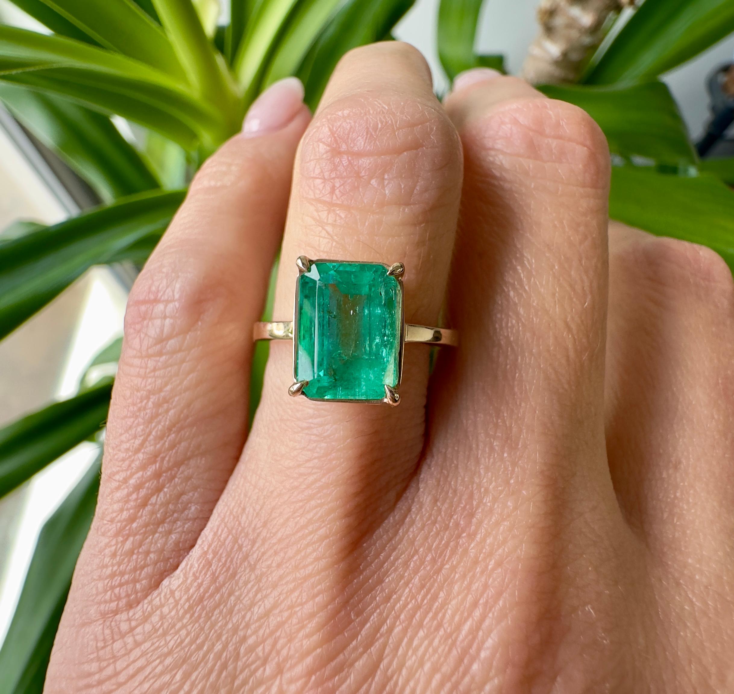 Bague solitaire en or jaune 14 carats avec émeraude colombienne certifiée GIA de 3,38 carats Pour femmes en vente