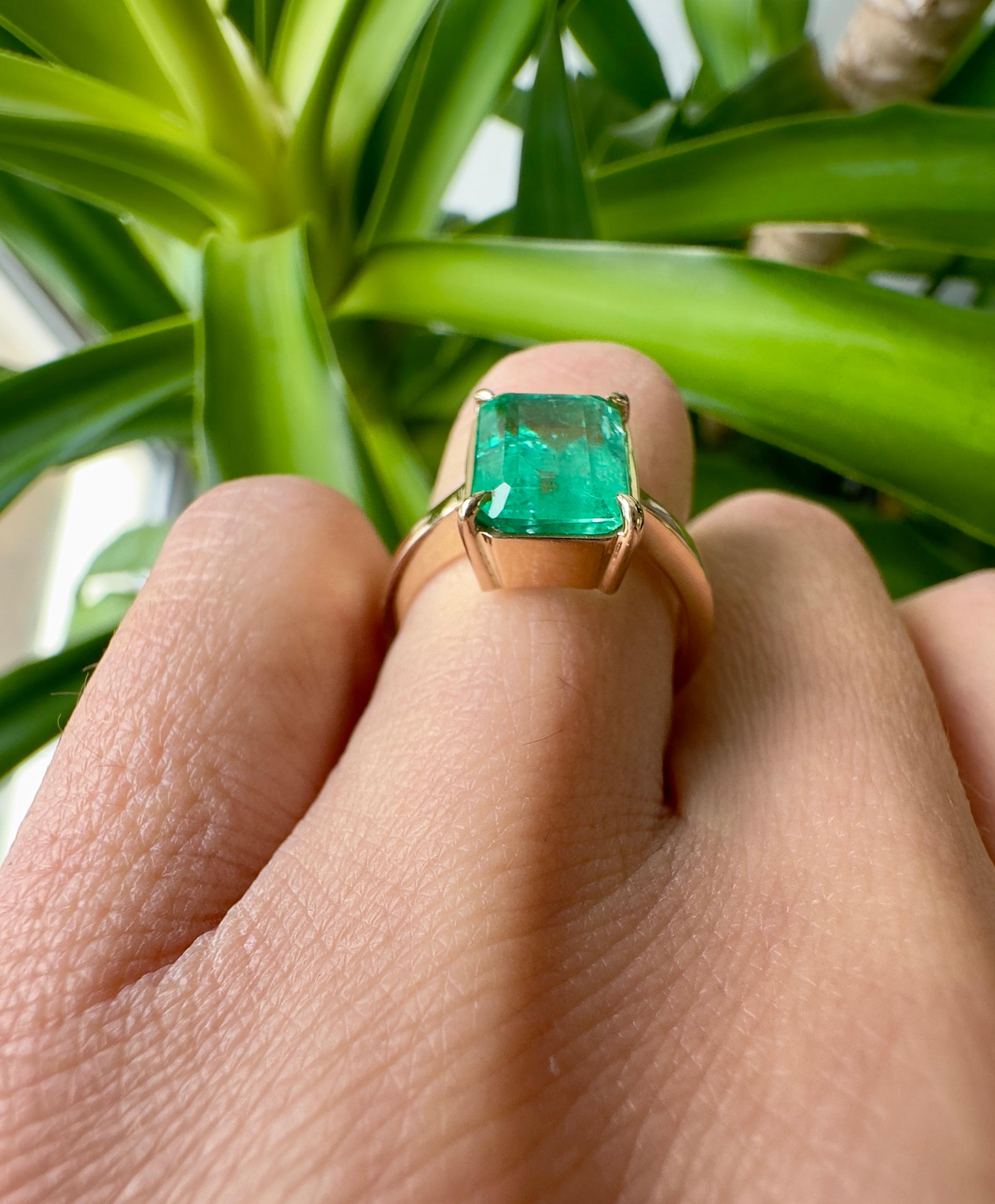 Bague solitaire en or jaune 14 carats avec émeraude colombienne certifiée GIA de 3,38 carats en vente 1