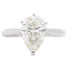 GIA Certified 3.40 I/SI2 Pear Cut Diamond Solitaire in oro bianco 18K