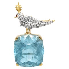 GIA Certified 34.05 Carat Aquamarine White Diamond Yellow and White Pendentif