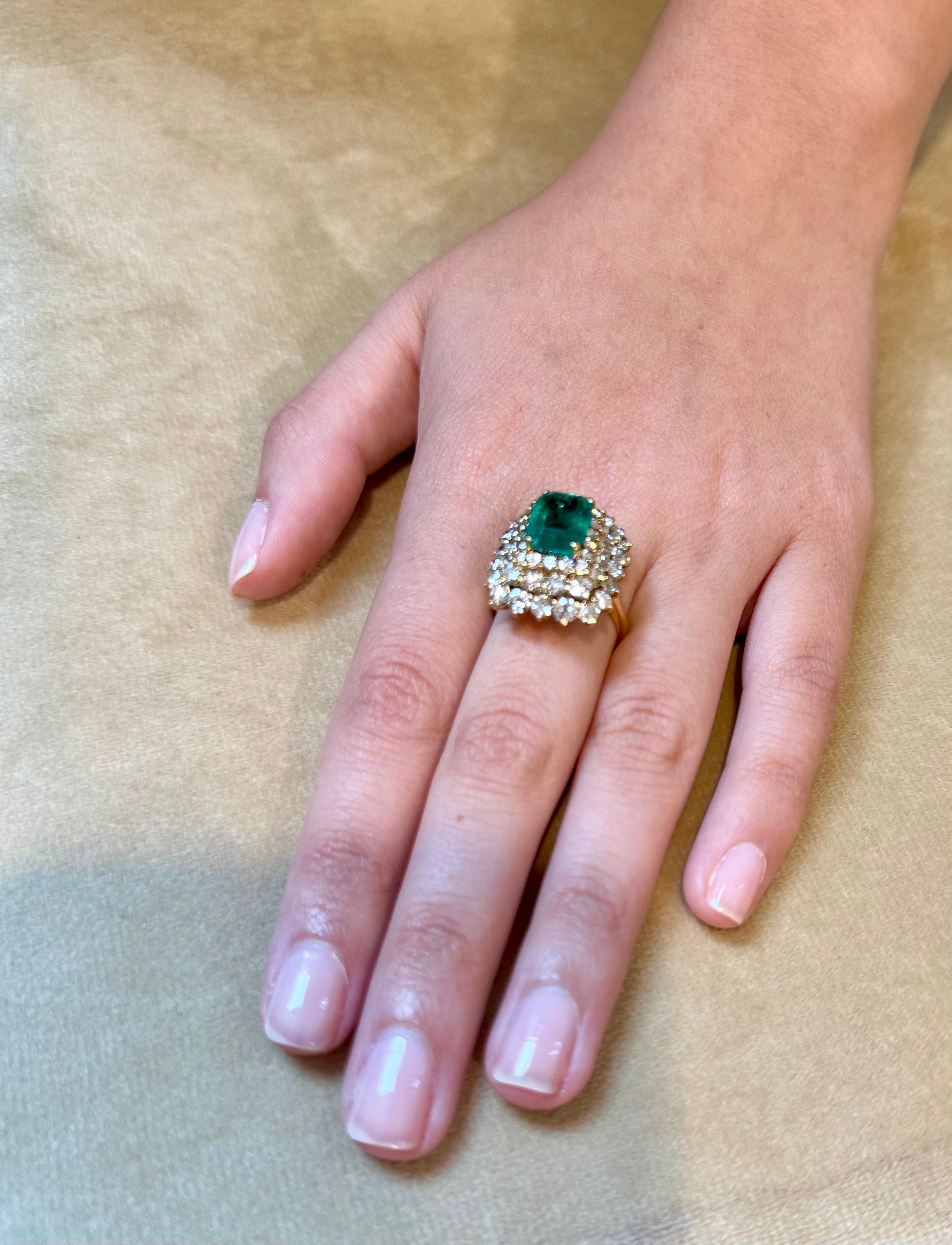 Bague en or 18 carats avec émeraude de Colombie taille coussin de 3,41 carats et diamants certifiés GIA en vente 15