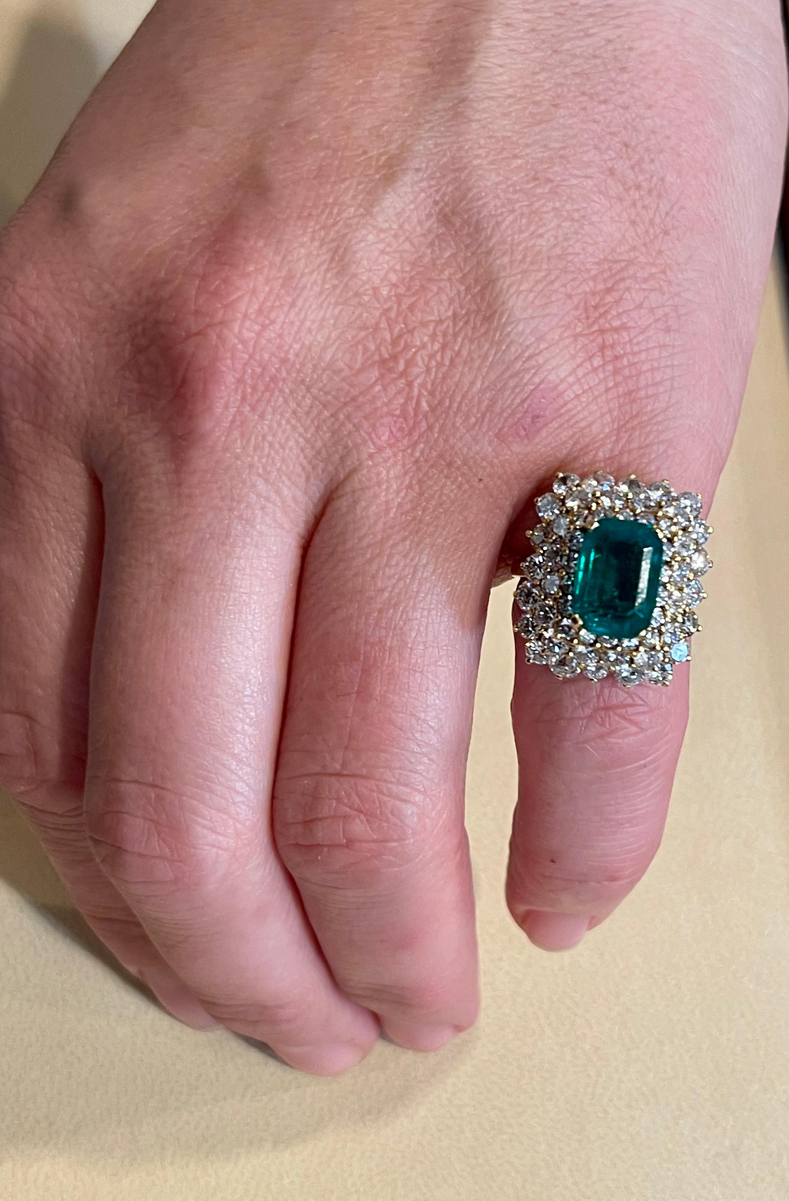 Bague en or 18 carats avec émeraude de Colombie taille coussin de 3,41 carats et diamants certifiés GIA en vente 4