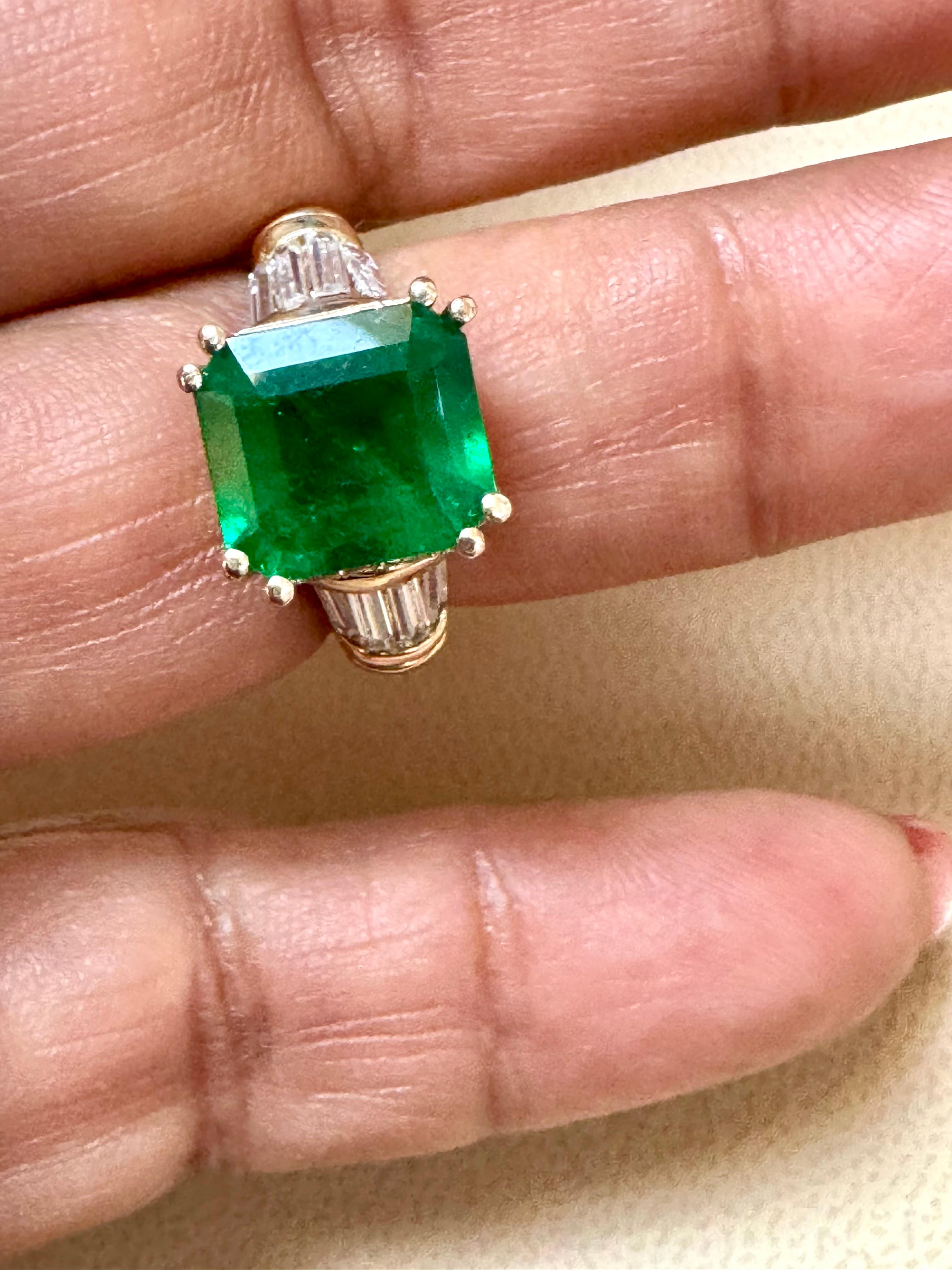 Bague en or jaune 14 carats avec émeraude colombienne octogonale certifiée GIA de 3,41 ct et diamants en vente 5
