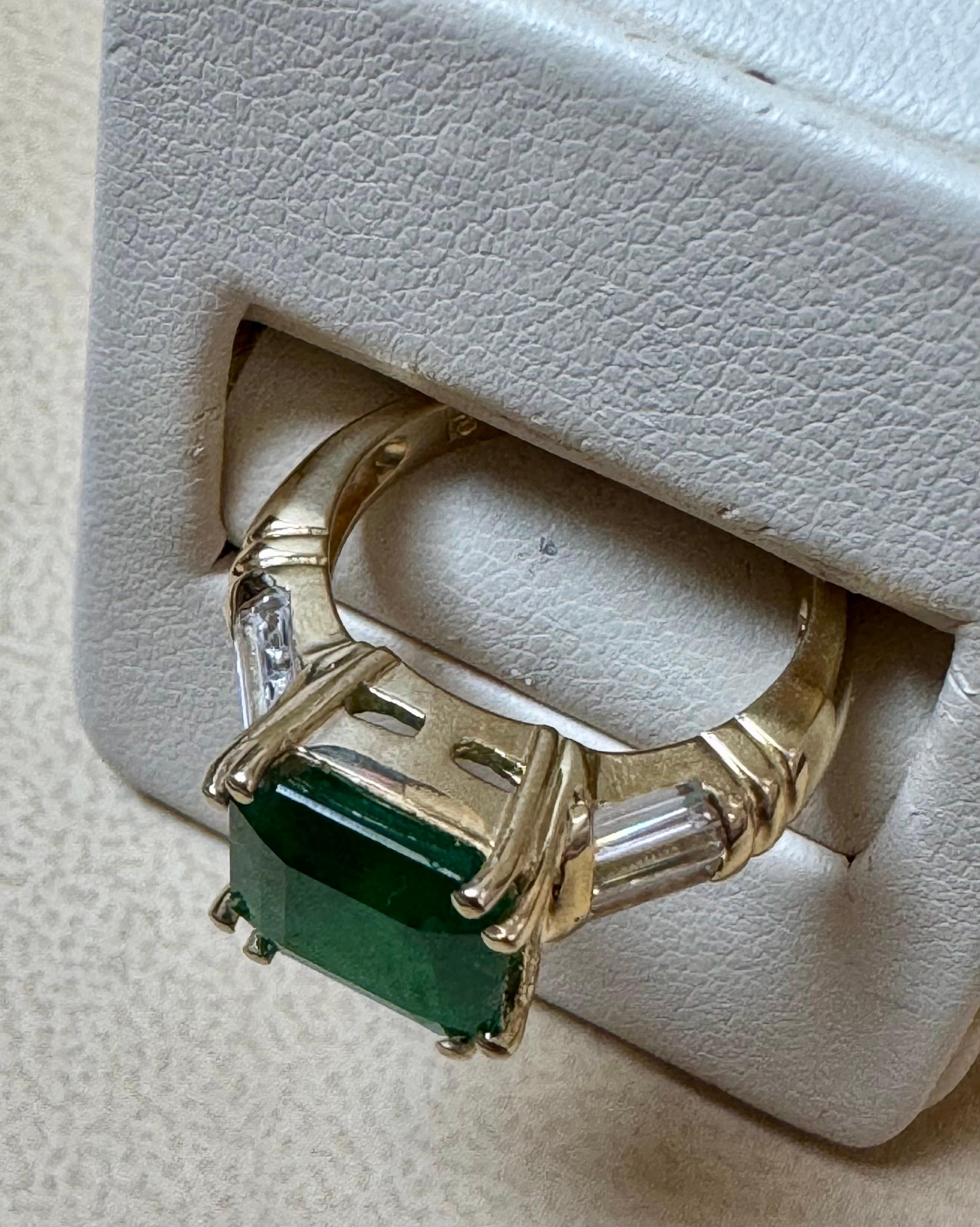 Bague en or jaune 14 carats avec émeraude colombienne octogonale certifiée GIA de 3,41 ct et diamants en vente 6