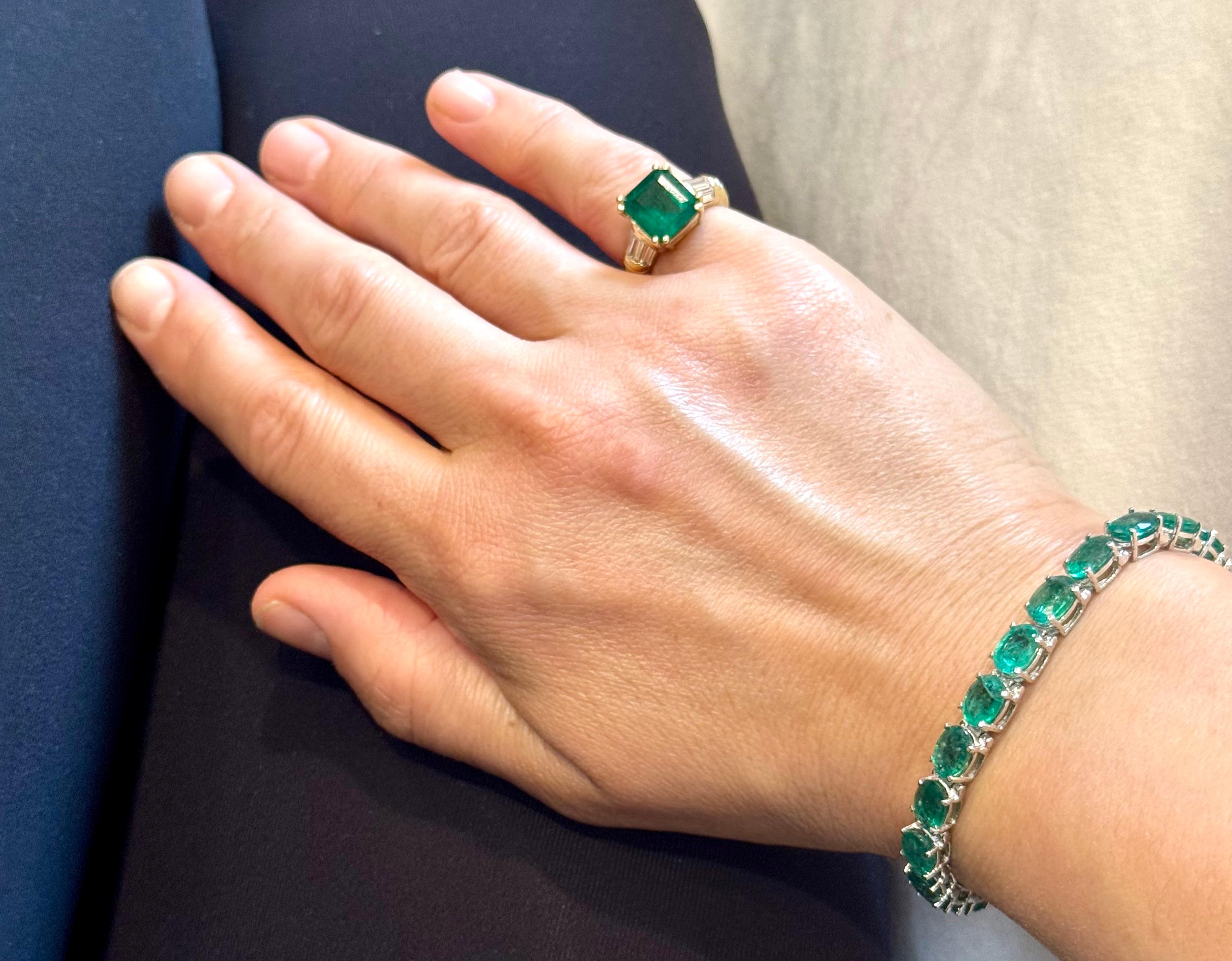 Bague en or jaune 14 carats avec émeraude colombienne octogonale certifiée GIA de 3,41 ct et diamants en vente 11