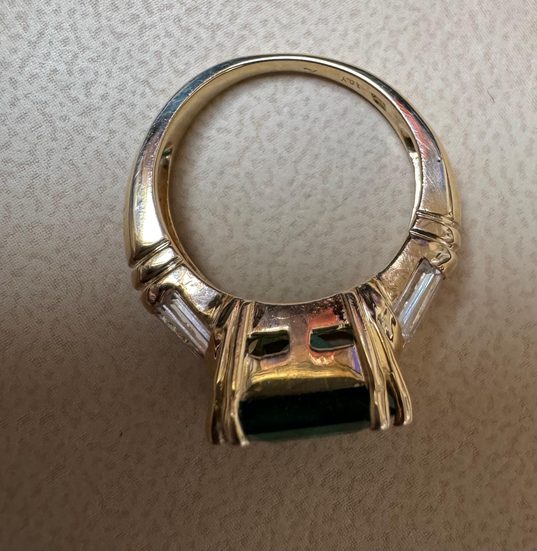 Taille émeraude Bague en or jaune 14 carats avec émeraude colombienne octogonale certifiée GIA de 3,41 ct et diamants en vente