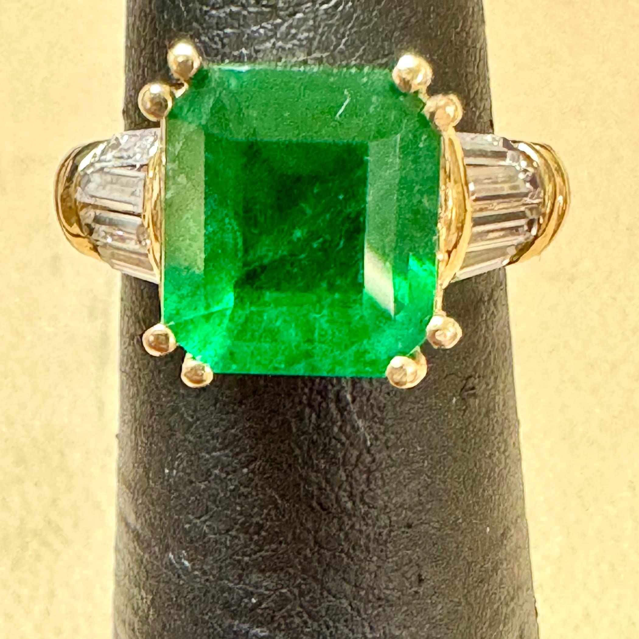 Bague en or jaune 14 carats avec émeraude colombienne octogonale certifiée GIA de 3,41 ct et diamants Pour femmes en vente