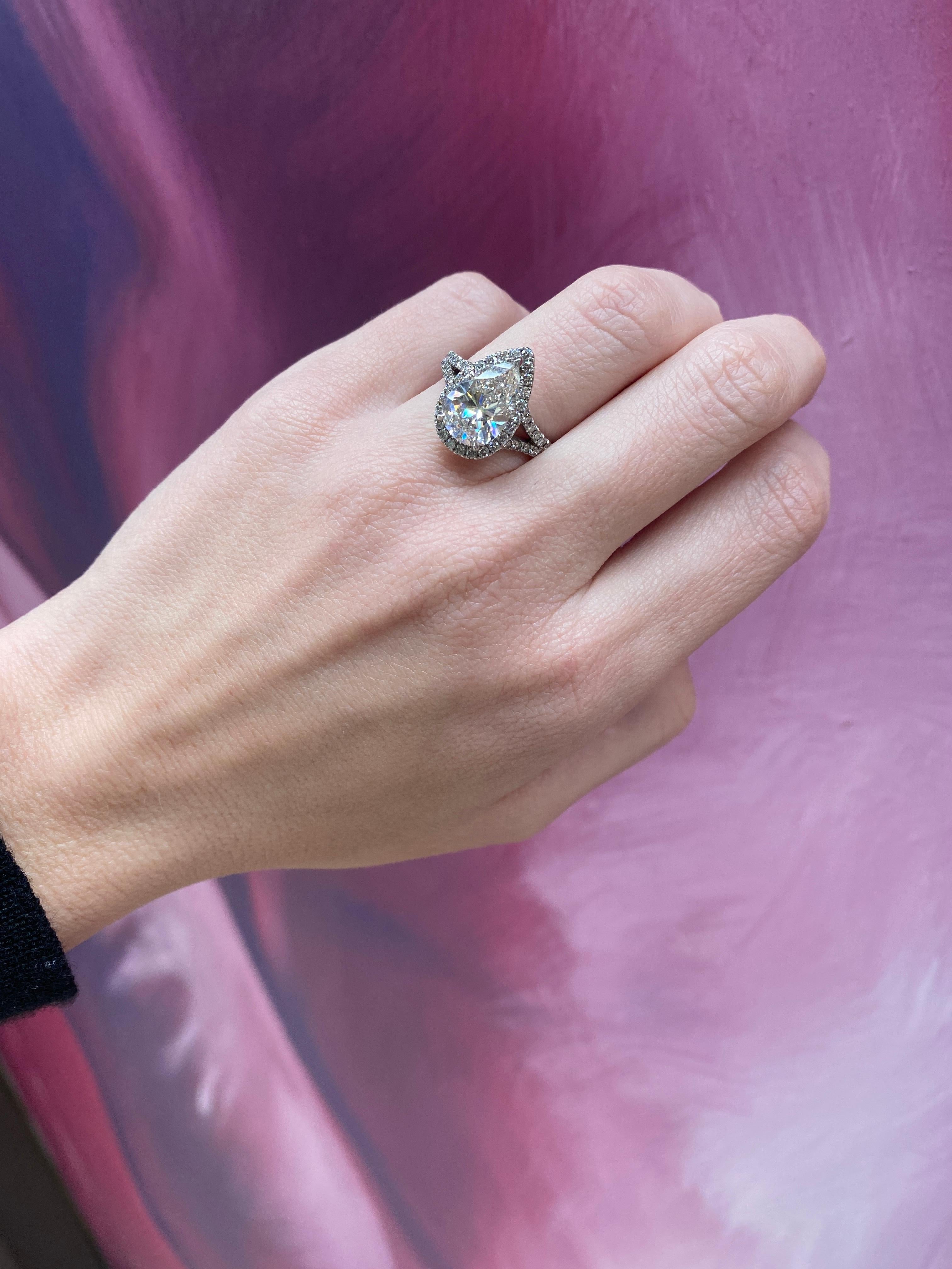 Bague de fiançailles certifiée par le GIA, avec un diamant en forme de poire de 3,47 carats et une bague de fiançailles en Halon.  en vente 7