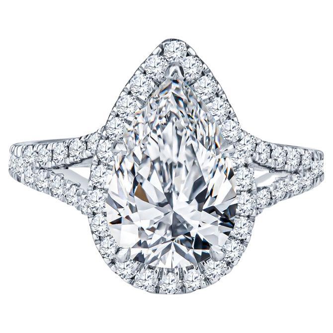 Bague de fiançailles certifiée par le GIA, avec un diamant en forme de poire de 3,47 carats et une bague de fiançailles en Halon.  en vente