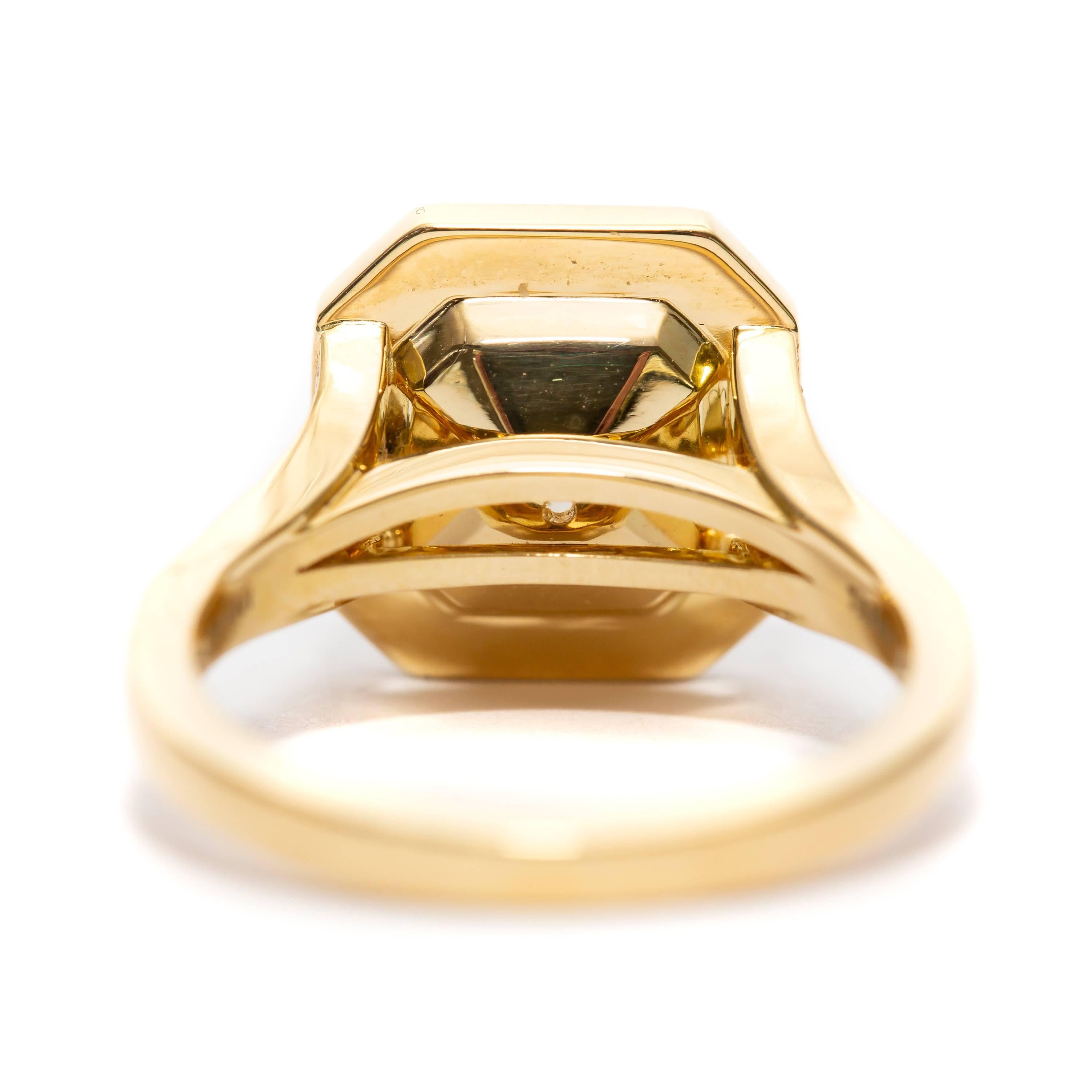 Modern GIA Certified 3.47 Carat Radiant Round 18 Karat Yellow Gold Engagement Ring For Sale