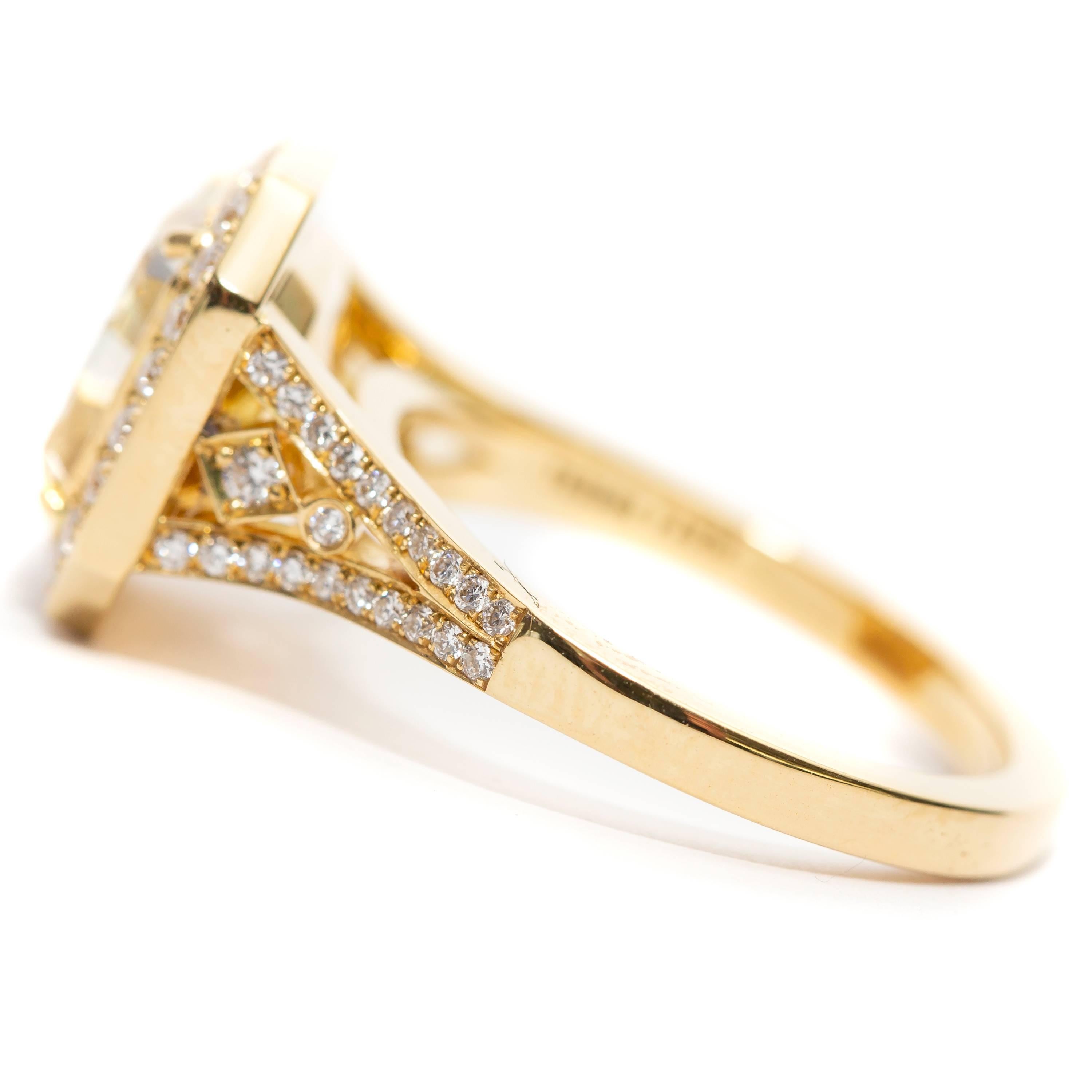GIA Certified 3.47 Carat Radiant Round 18 Karat Yellow Gold Engagement Ring For Sale 1