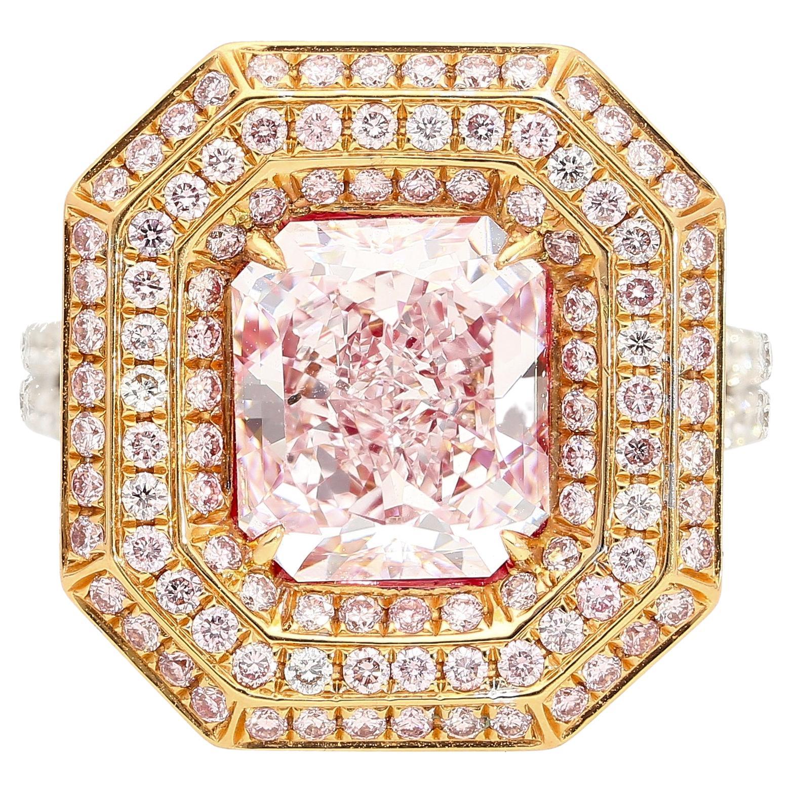 GIA-zertifizierter 3,48 Karat Strahlenschliff Fancy Hellrosa Diamantring in 18k 