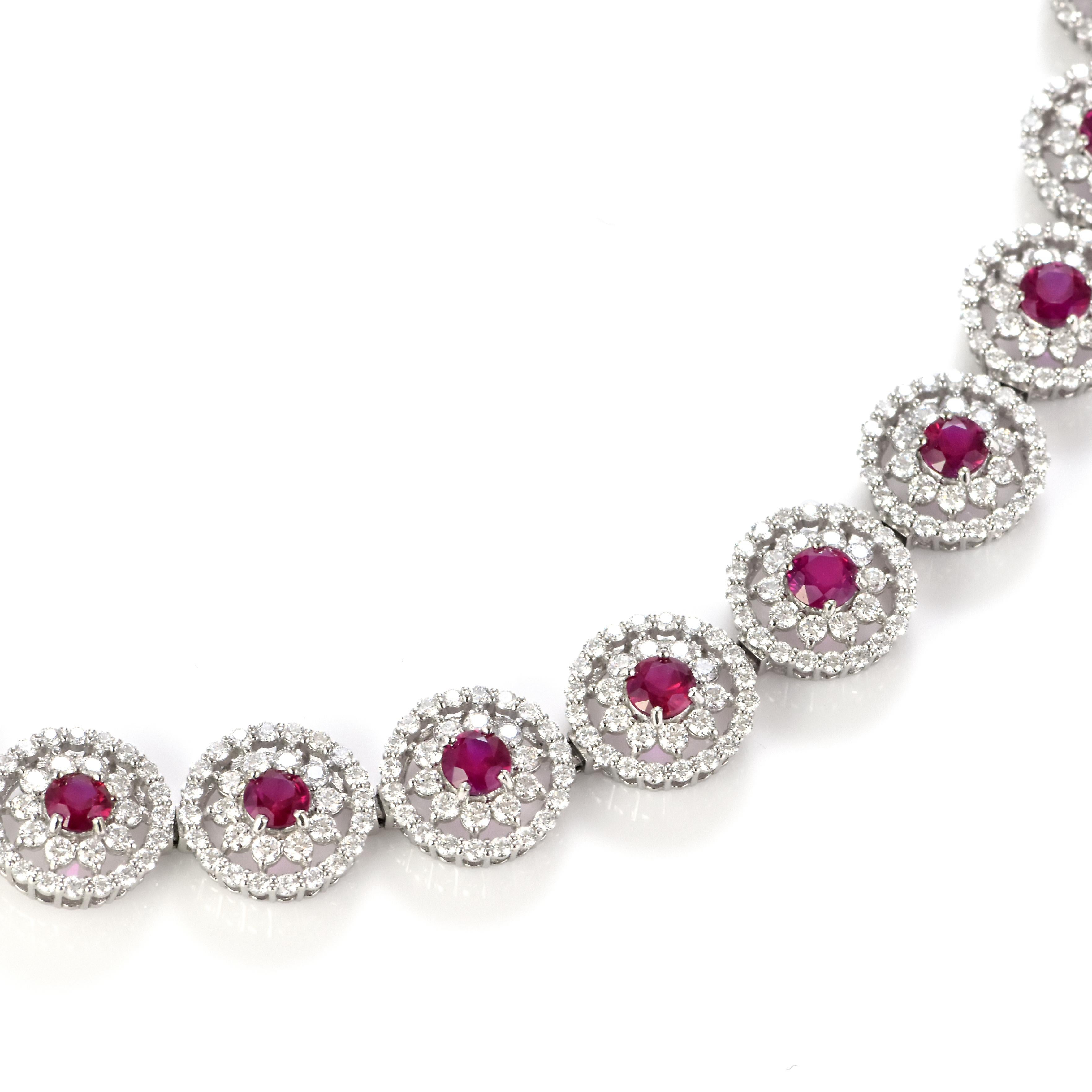 Ein wunderschönes Armband aus Platin mit insgesamt GIA-zertifizierten 3,48 Karat legendärer burmesischer Rubine und 3,92 Karat Diamanten. Rubine werden im Sanskrit als 