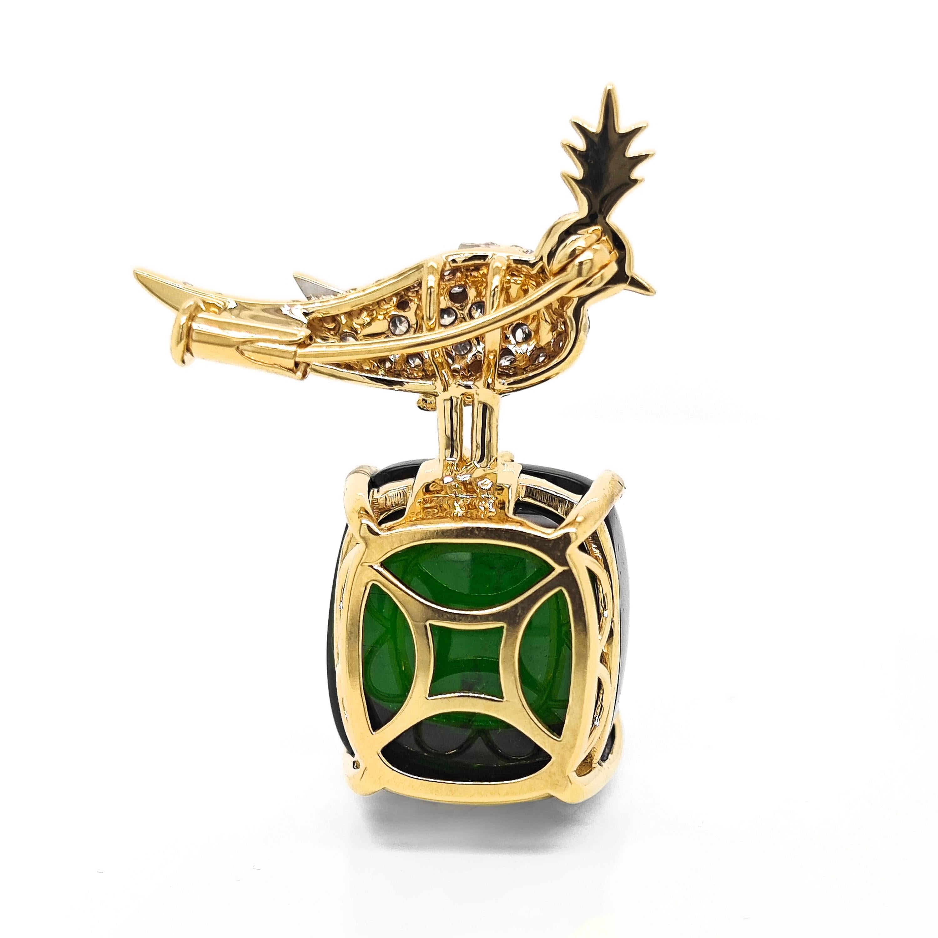 1 Tourmaline verte naturelle : 34,39 carats
22 diamants blancs ronds : 0.26 Carats
43 diamants blancs ronds : 0.26 Carats
Métal : or jaune 18 carats, 8,60 grammes
Certificat GIA # 2235411135