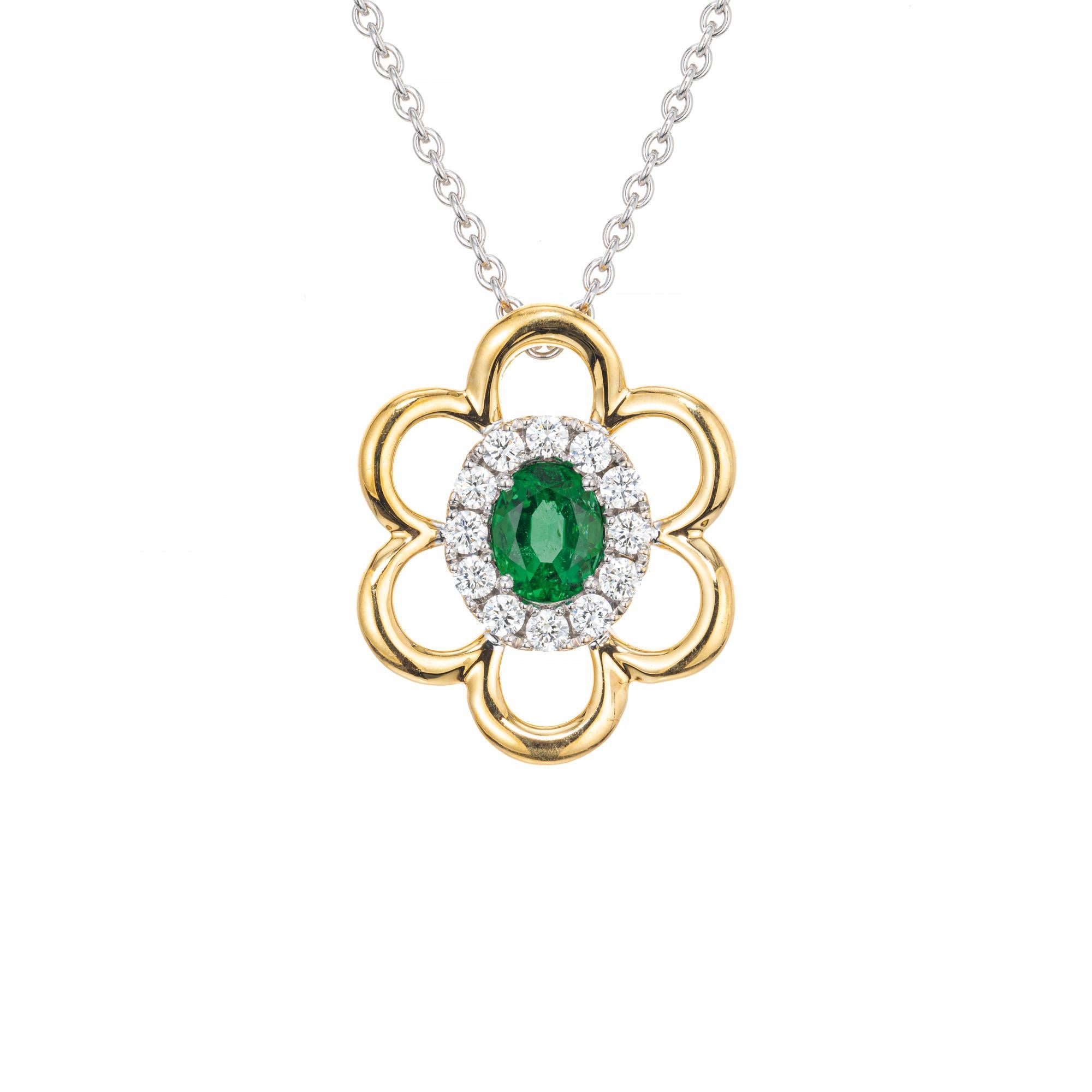 Collier à pendentifs en émeraudes et diamants. Émeraude ovale vert brillant certifiée GIA, sertie dans une monture fleur en or blanc et jaune 14k avec un halo de 12 diamants ronds taillés par le fabricant Spark. Chaîne de 18 pouces en or blanc 18k.