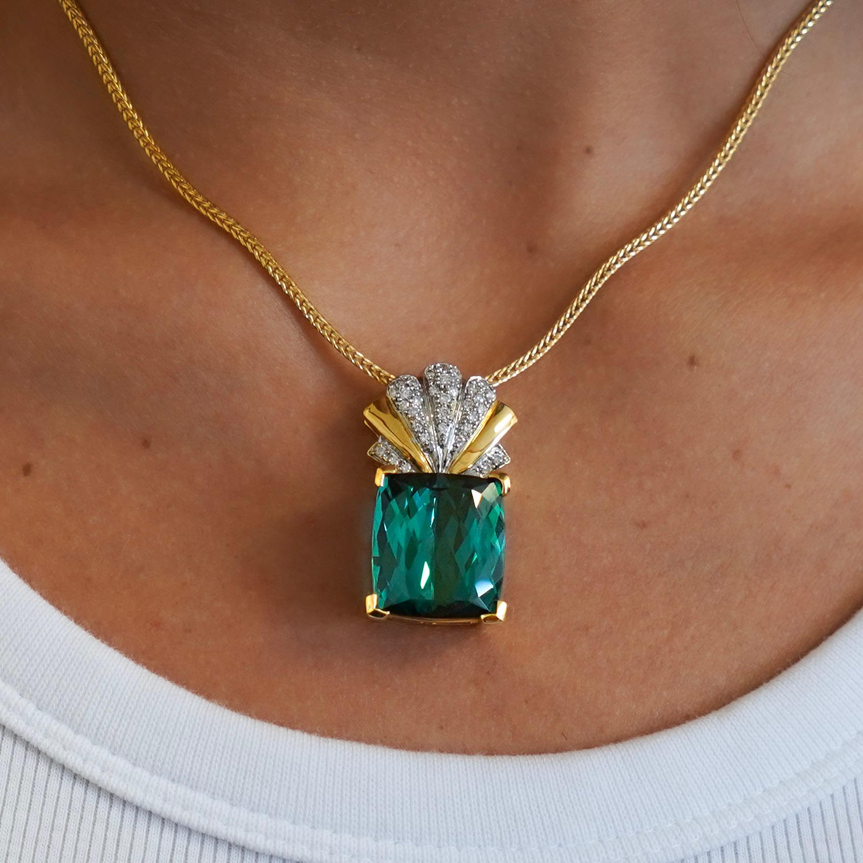 Colgante de oro de 18 quilates con turmalina indicolita y diamante de 35 quilates certificado por el GIA en Nuevo estado para la venta en Miami, FL