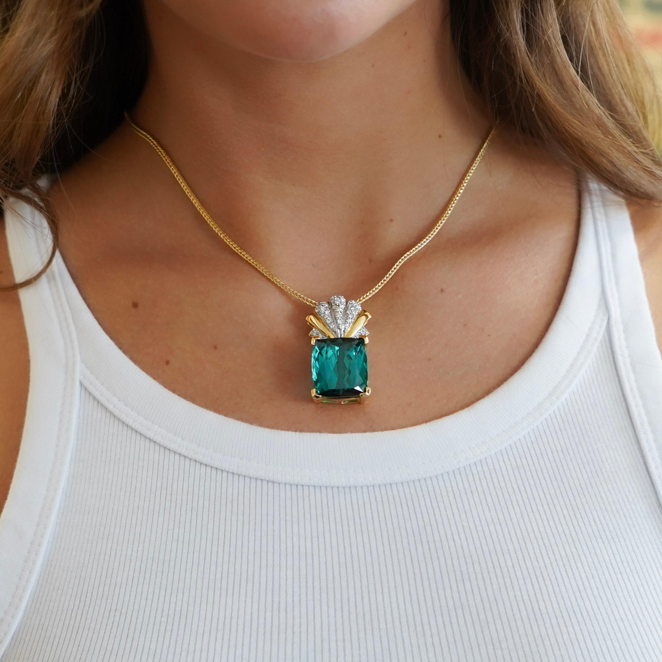 De las mujeres Colgante de oro de 18 quilates con turmalina indicolita y diamante de 35 quilates certificado por el GIA en venta
