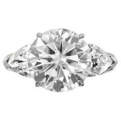Anillo de platino con diamante talla redonda de 3.01 quilates certificado por GIA y diamante talla pera