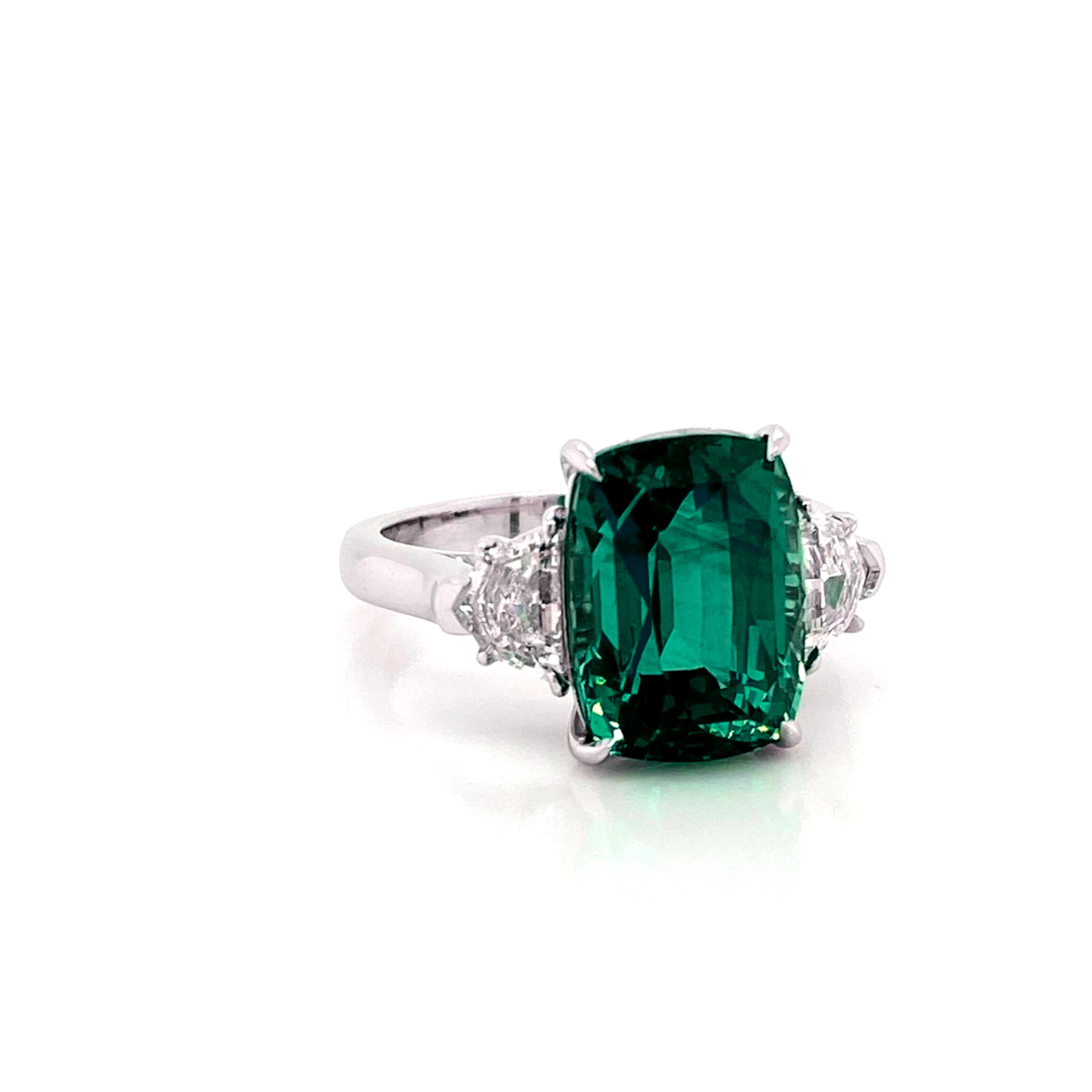 GIA-zertifizierter 3,50 Karat Smaragdring aus Platin mit kugelförmigen, trapezförmigen Diamanten

Dieser atemberaubende Ring enthält einen GIA-zertifizierten natürlichen Smaragd von 3,50 Karat, der für seine leuchtend grüne Farbe und hervorragende