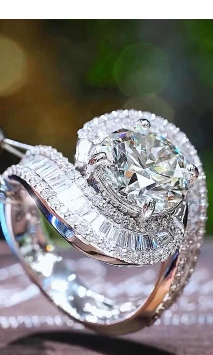 GIA Certified 3.50 Carat F/VS1  Round Brillant Shape Diamond 18K Gold Ring In condizioni Nuovo in vendita a Massafra, IT